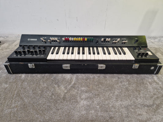 Yamaha SY-2 – Monophonic Analog Synth – Aftertouch Keyboard – Very Good Vintage w/ Case + Legs