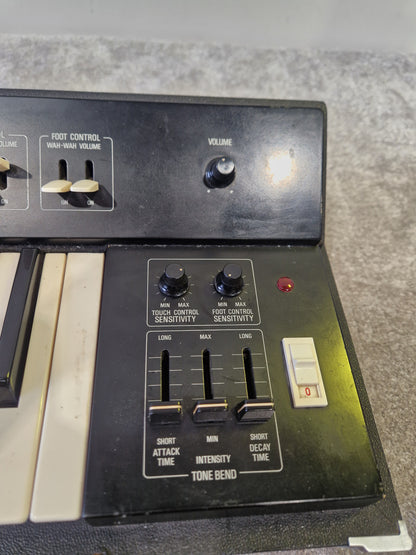 Yamaha SY-2 – Monophonic Analog Synth – Aftertouch Keyboard – Very Good Vintage w/ Case + Legs