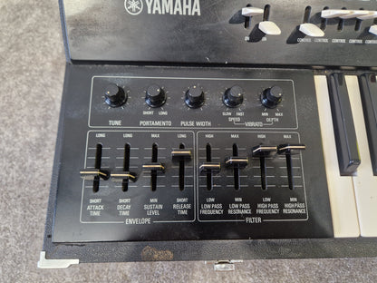 Yamaha SY-2 – Monophonic Analog Synth – Aftertouch Keyboard – Very Good Vintage w/ Case + Legs