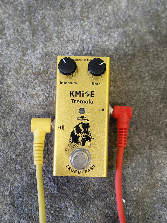 Kmise Tremolo Effects Pedal – True Bypass – Excellent w/ AUX Cables