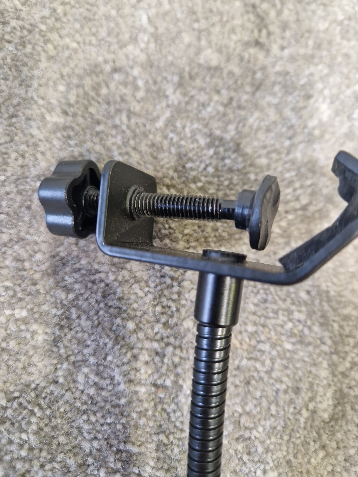 Microphone Pop Filter – Adjustable Reach, Desk Clamp – Very Good
