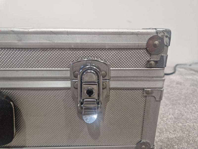 Unbranded Metal Flightcase – 48cm x 36cm x 10cm, Hard Shell Storage Case – Good - Image 3