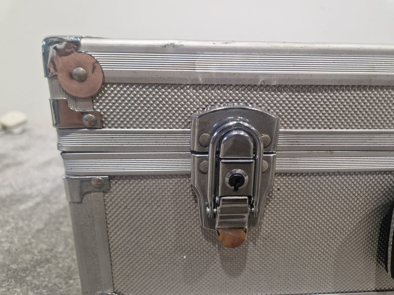 Unbranded Metal Flightcase – 48cm x 36cm x 10cm, Hard Shell Storage Case – Good - Image 4