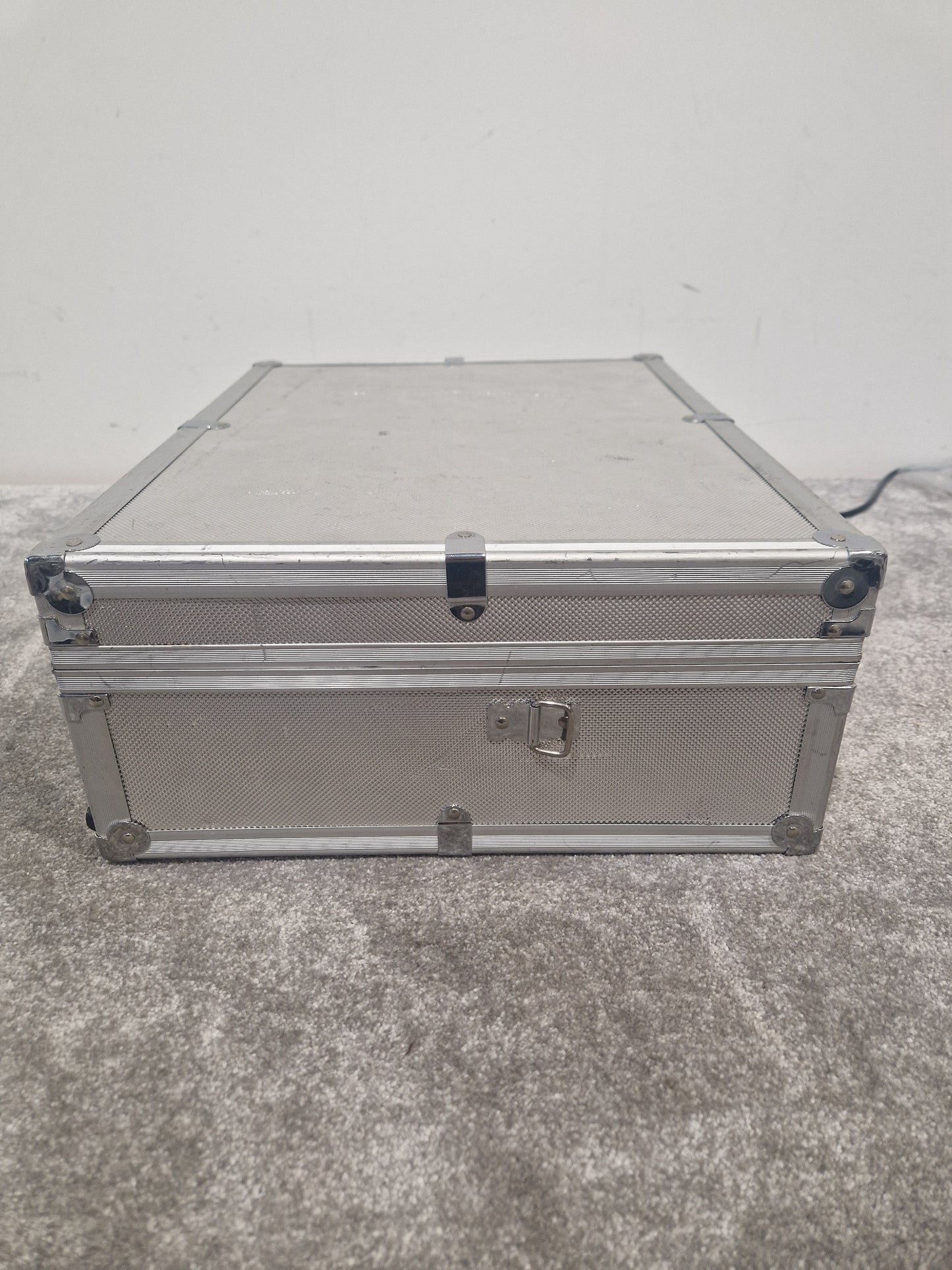 Unbranded Metal Flightcase – 48cm x 36cm x 10cm, Hard Shell Storage Case – Good