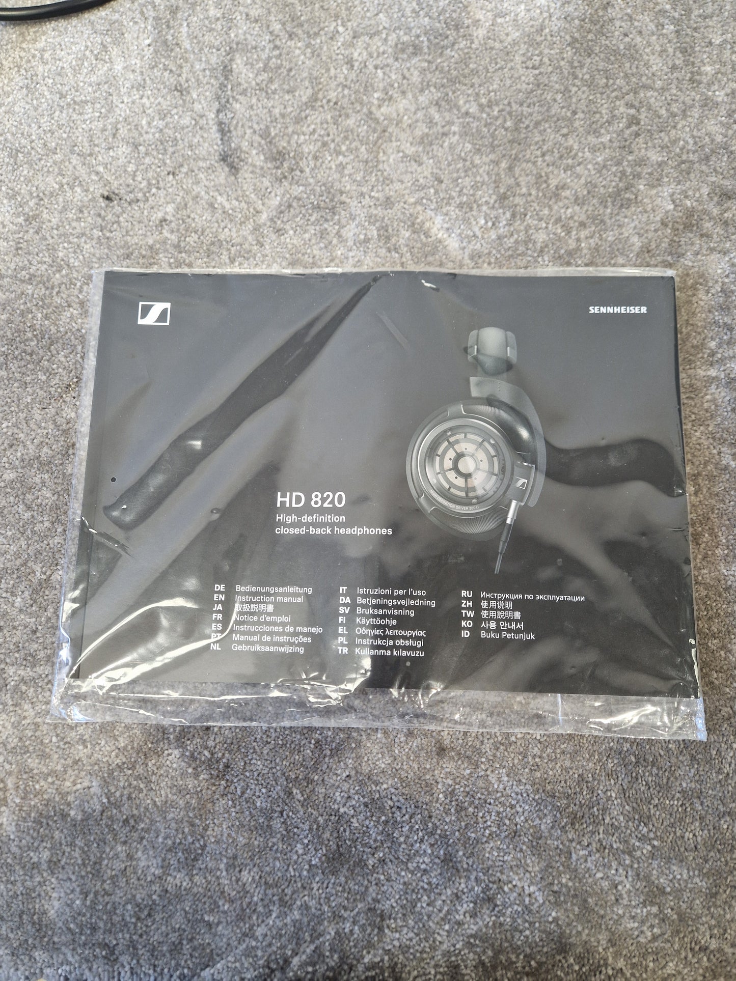 Sennheiser HD820 – High-End Closed-Back Headphones – Excellent w/ Original Box