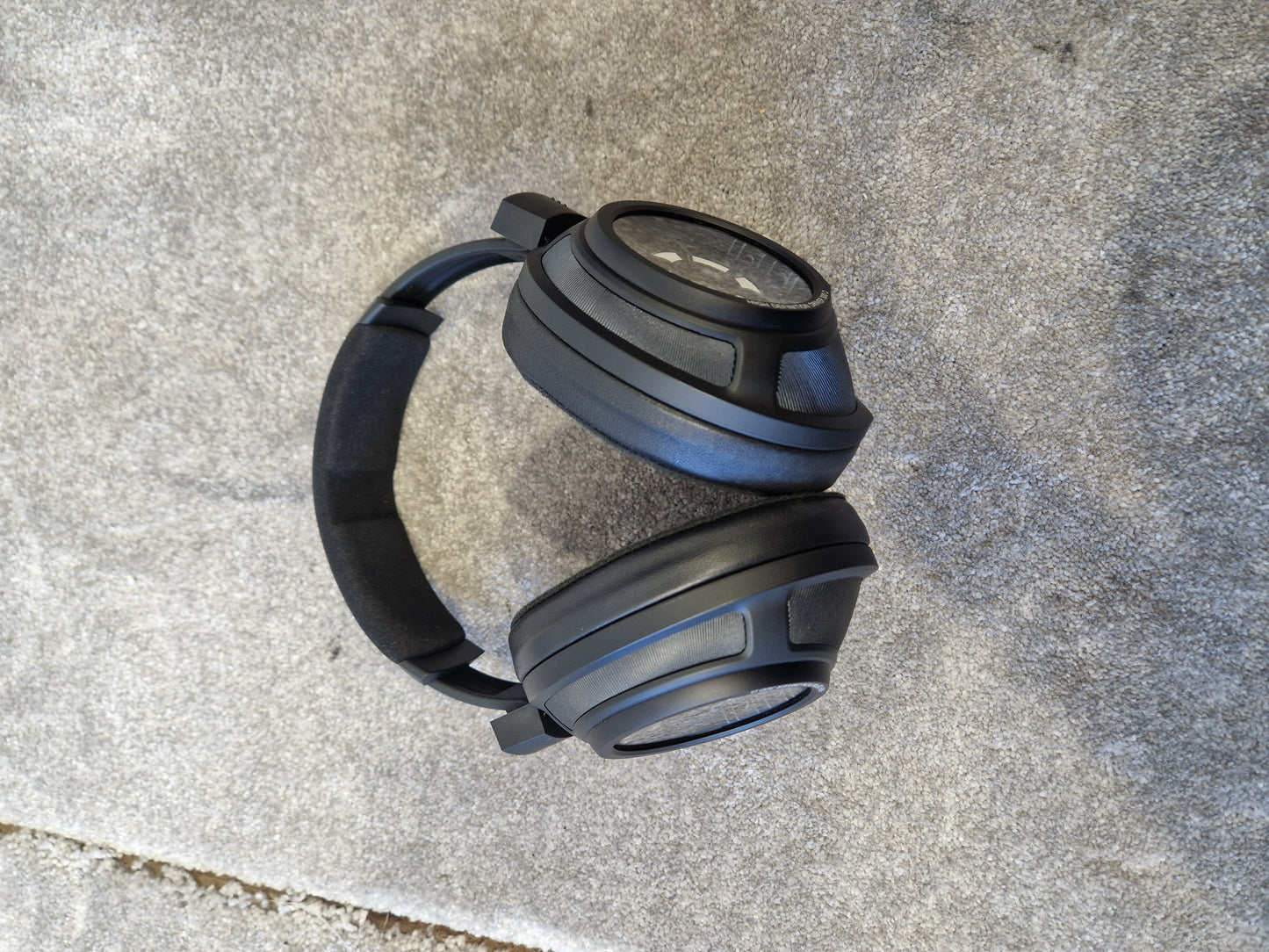 Sennheiser HD820 – High-End Closed-Back Headphones – Excellent w/ Original Box
