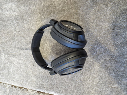 Sennheiser HD820 – High-End Closed-Back Headphones – Excellent w/ Original Box