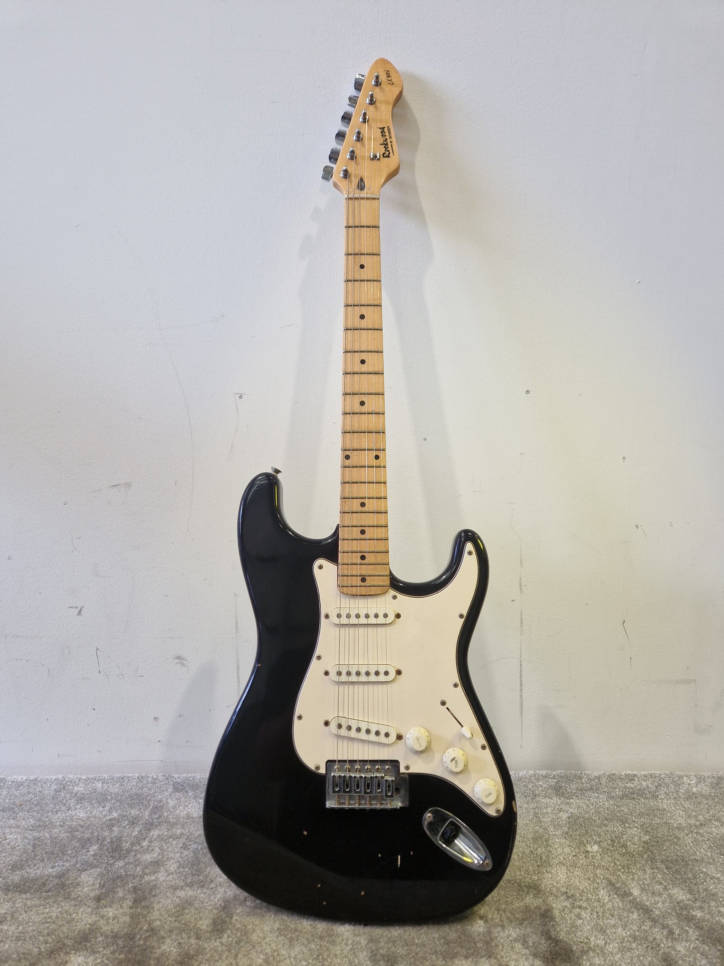 Rockwood by Hohner LX90L - Solid Body Electric Guitar, Ernie Ball Strings - Fair