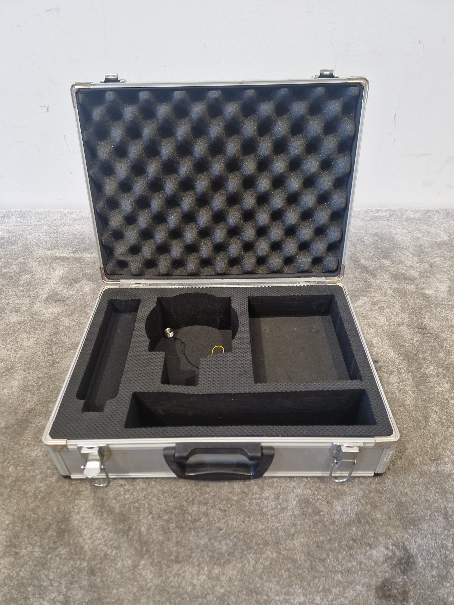 sE Microphone and Transmitter - sE T1 / sE2200T - Professional Grade, Wireless - Very Good w/ Hard Case