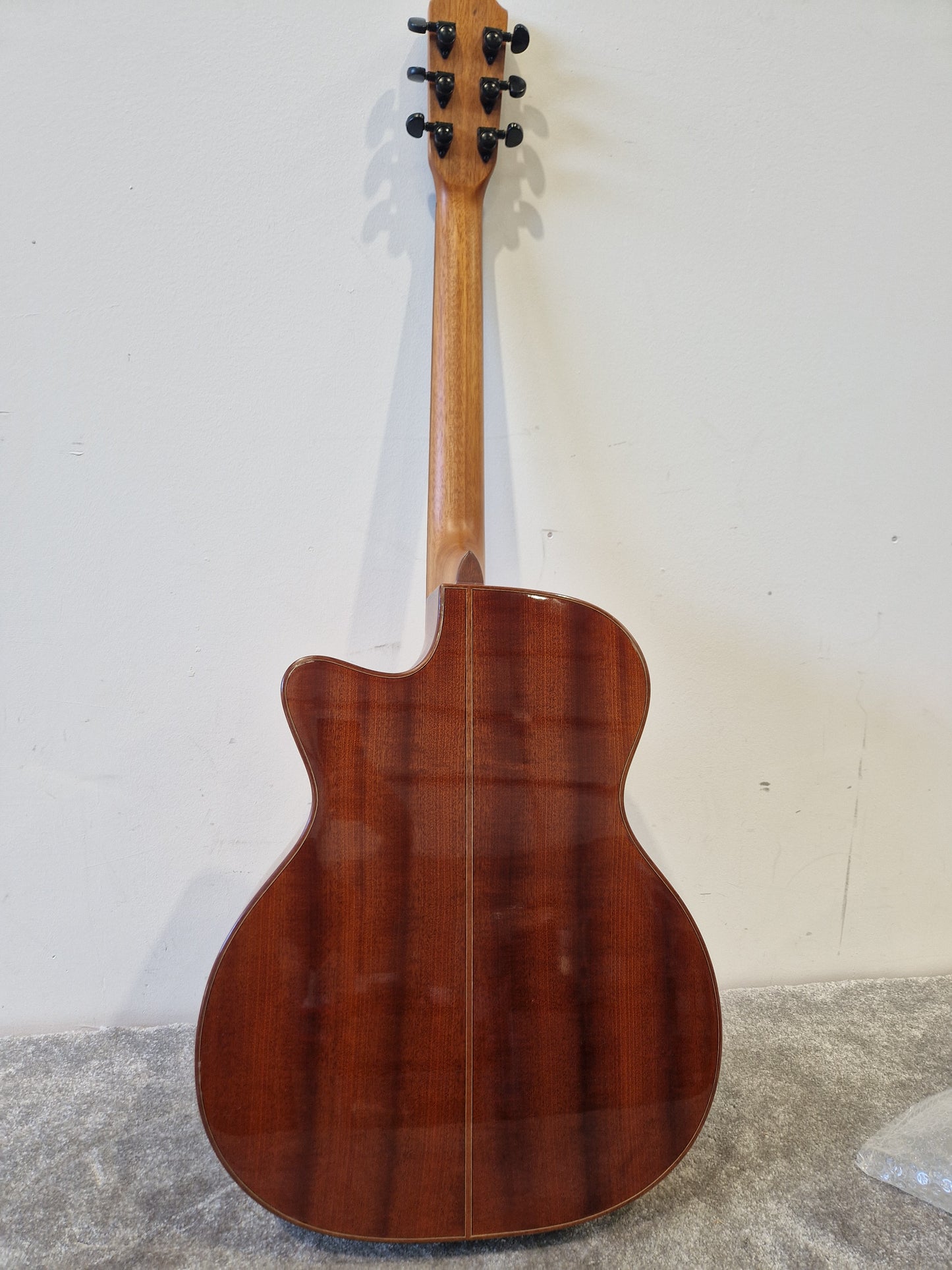 James Neligan LIS-ACFI - High-Quality Acoustic-Electric Guitar - Excellent