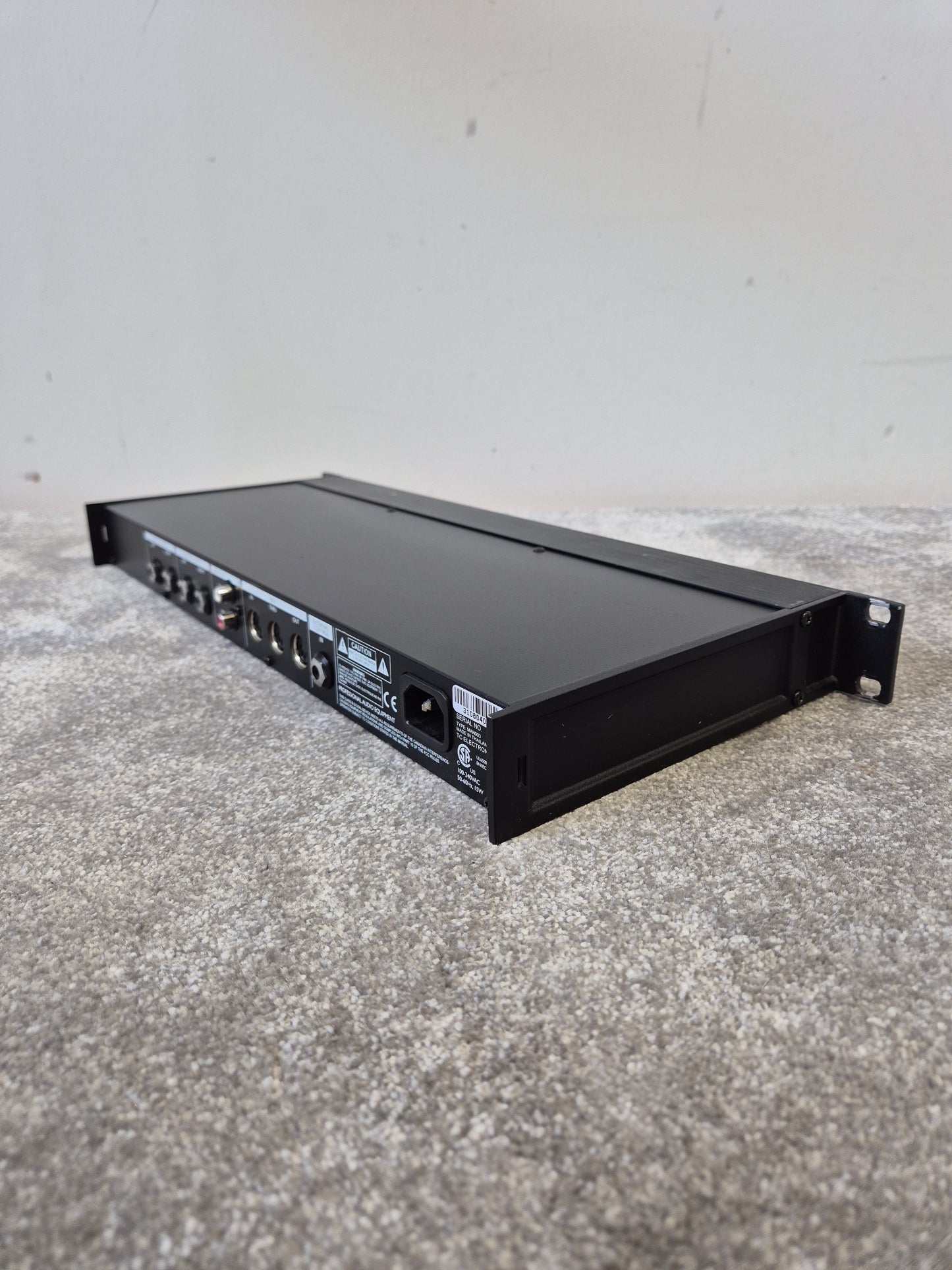 TC Electronic D-Two - Multi-Effects Processor, Digital Delay - Very Good w/ Original Box & Power Supply & Manuals