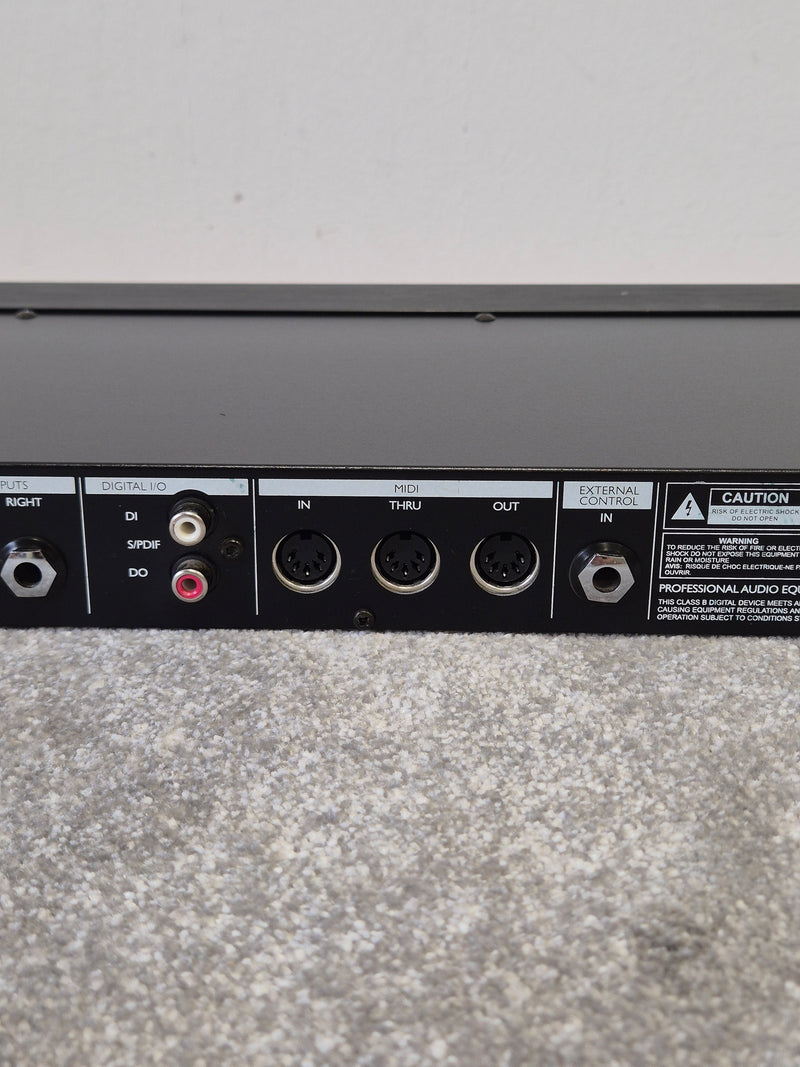 TC Electronic D-Two - Multi-Effects Processor, Digital Delay - Very Good w/ Original Box & Power Supply & Manuals - Image 10