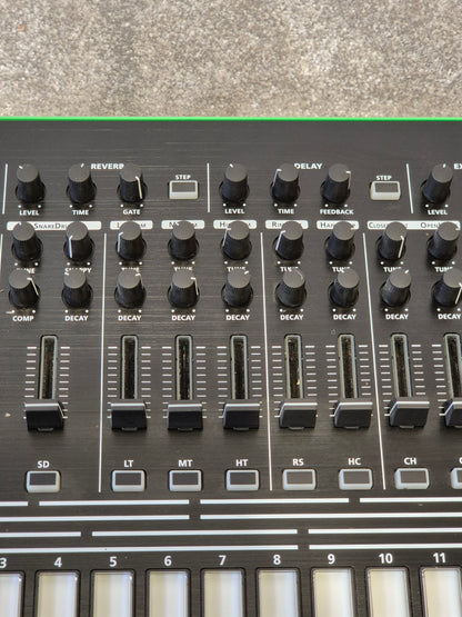 Roland TR-8 Drum Machine - Excellent w/ Original Box