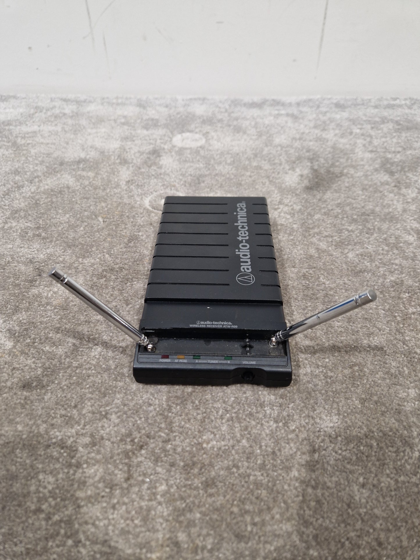 Audio-Technica ATW-R09 and ATW-T51 - Wireless Microphone System, High Fidelity - Very Good w/ Power Supply & Hard Case