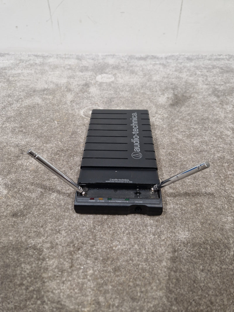 Audio-Technica ATW-R09 and ATW-T51 - Wireless Microphone System, High Fidelity - Very Good w/ Power Supply & Hard Case - Image 7