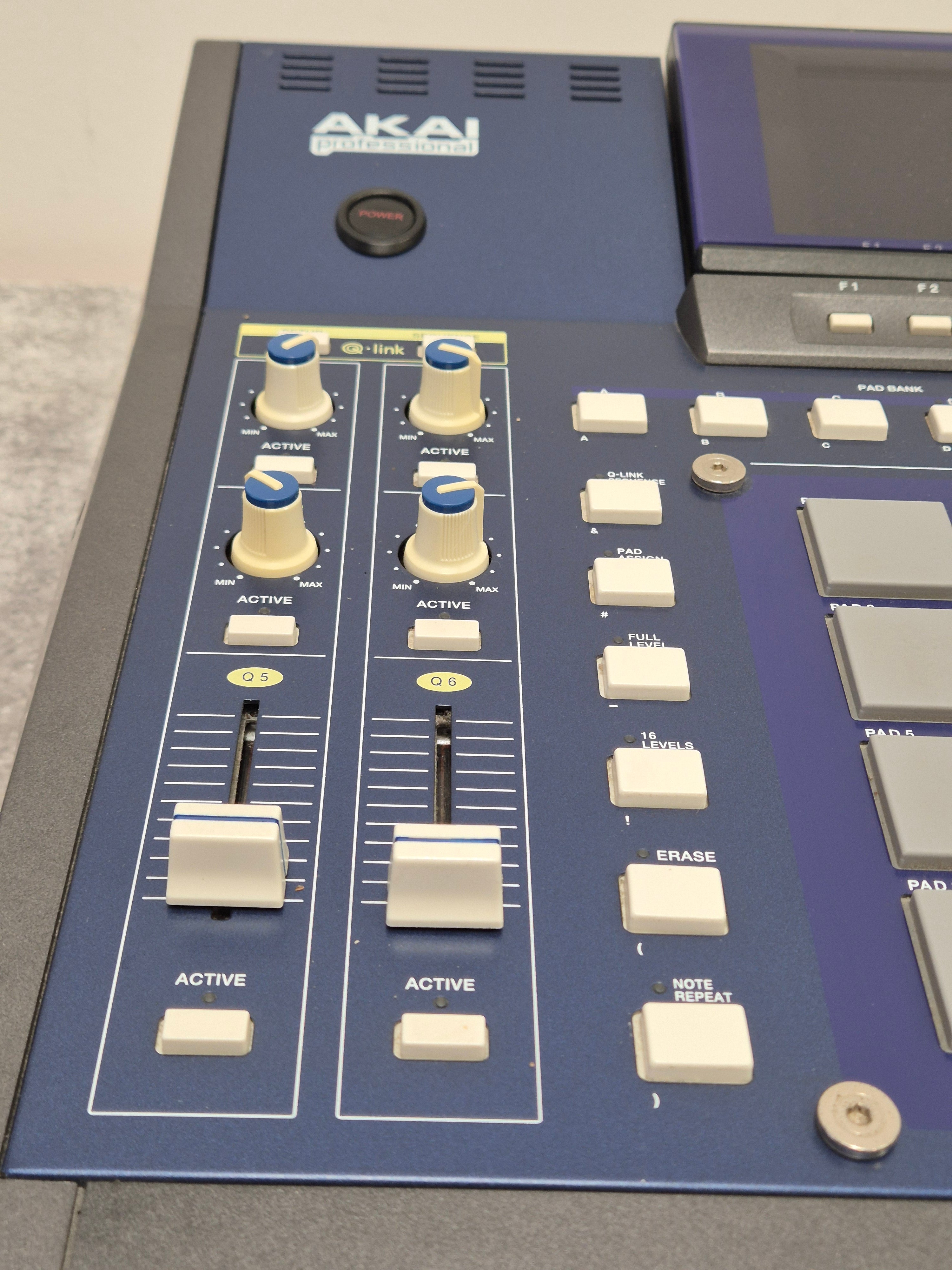 Akai MPC4000 - Music Production Centre Blue - Excellent – Audio Trader
