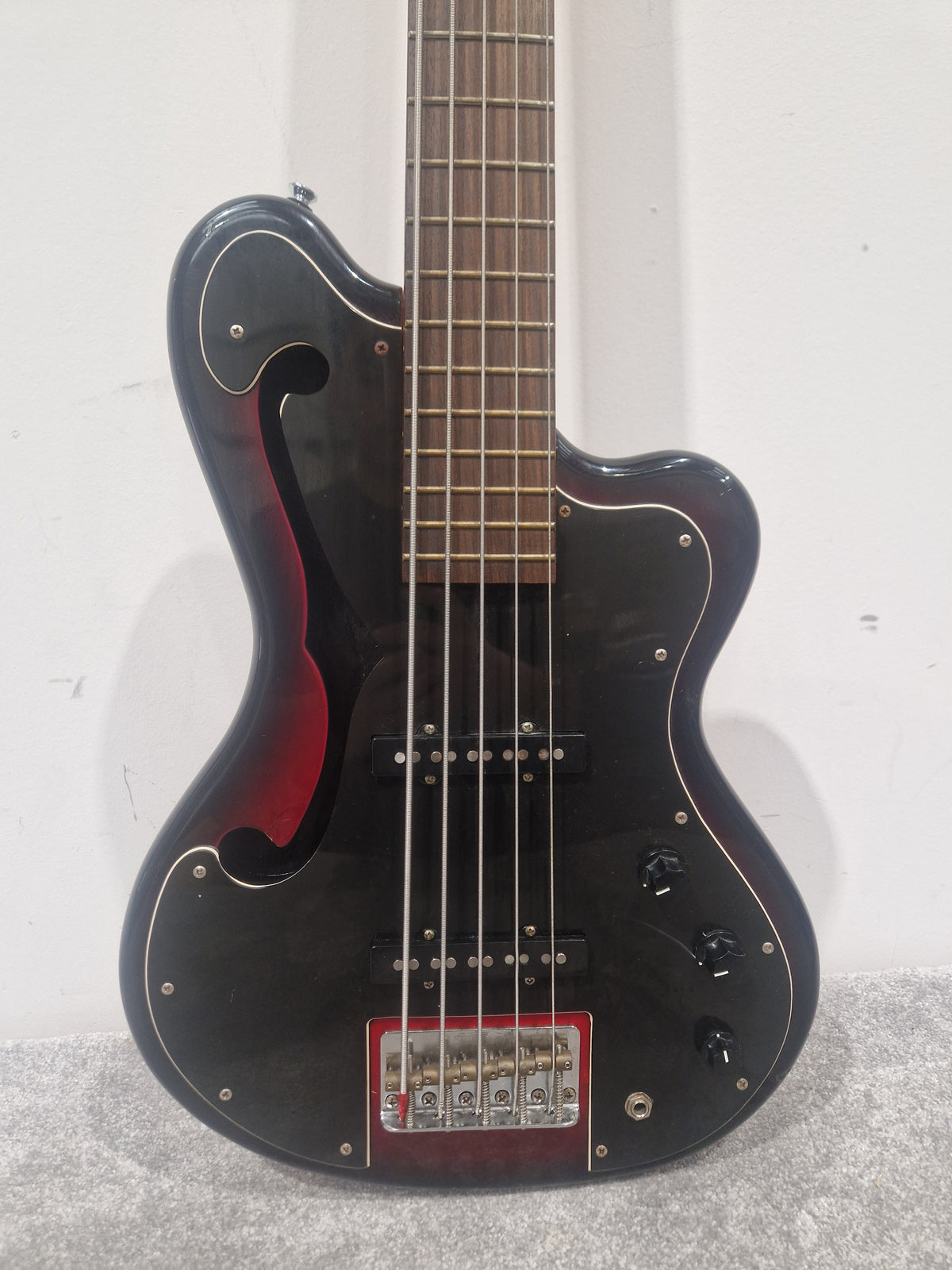 Italia 5 String Bass - 5 String Design, Maple Body - Very Good