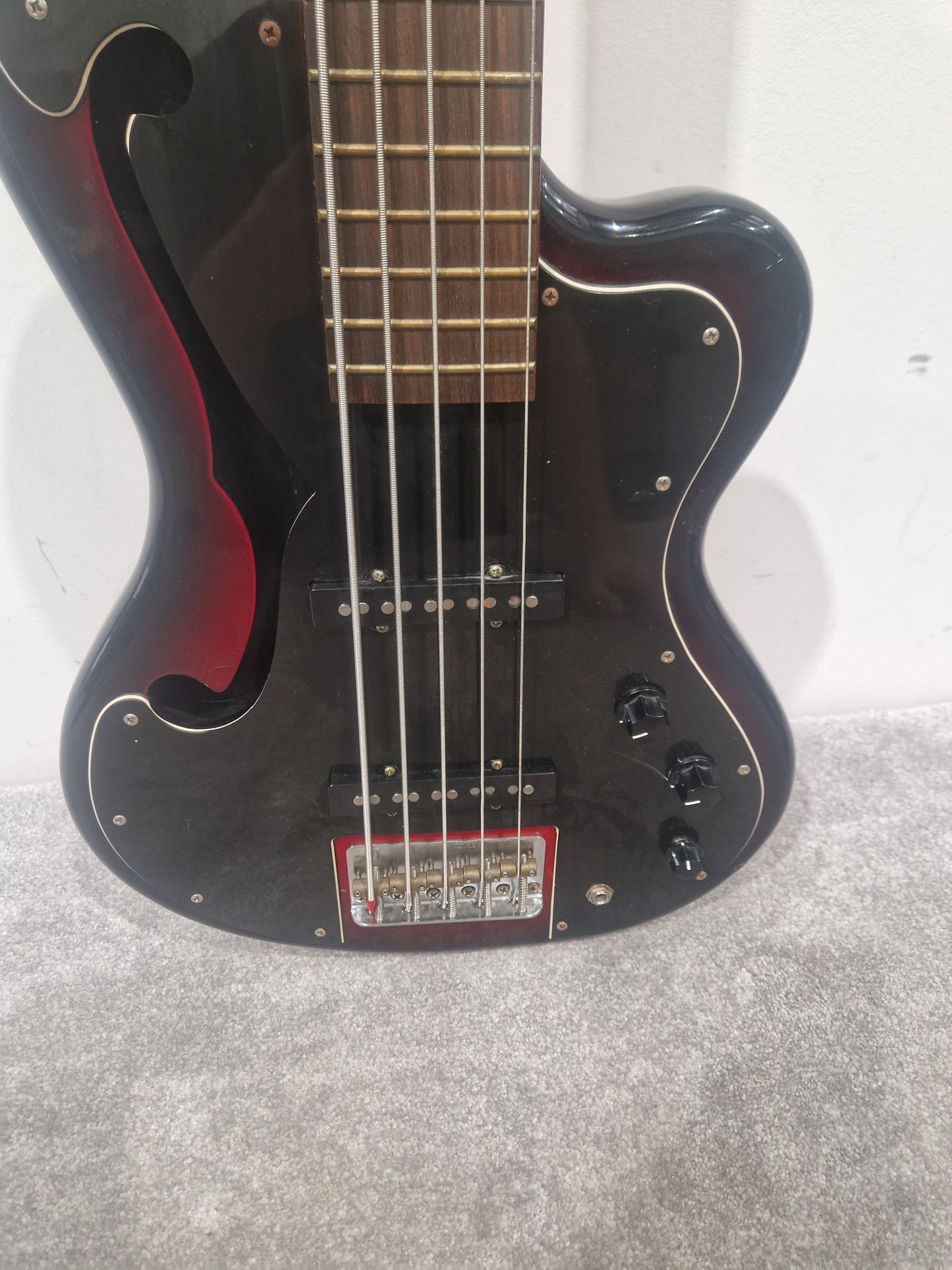 Italia 5 String Bass - 5 String Design, Maple Body - Very Good