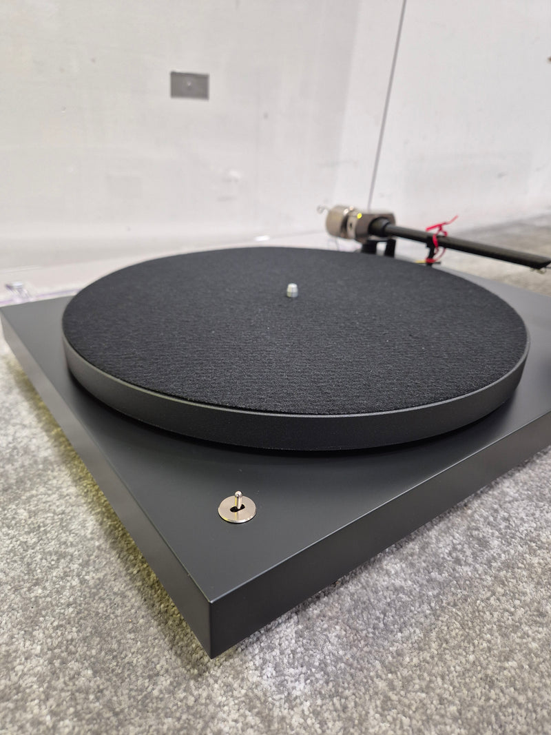 Pro-Ject Debut Pro Turntable - High-Quality Audio, Easy Setup - Excellent w/ Original Box & Manuals - Image 3