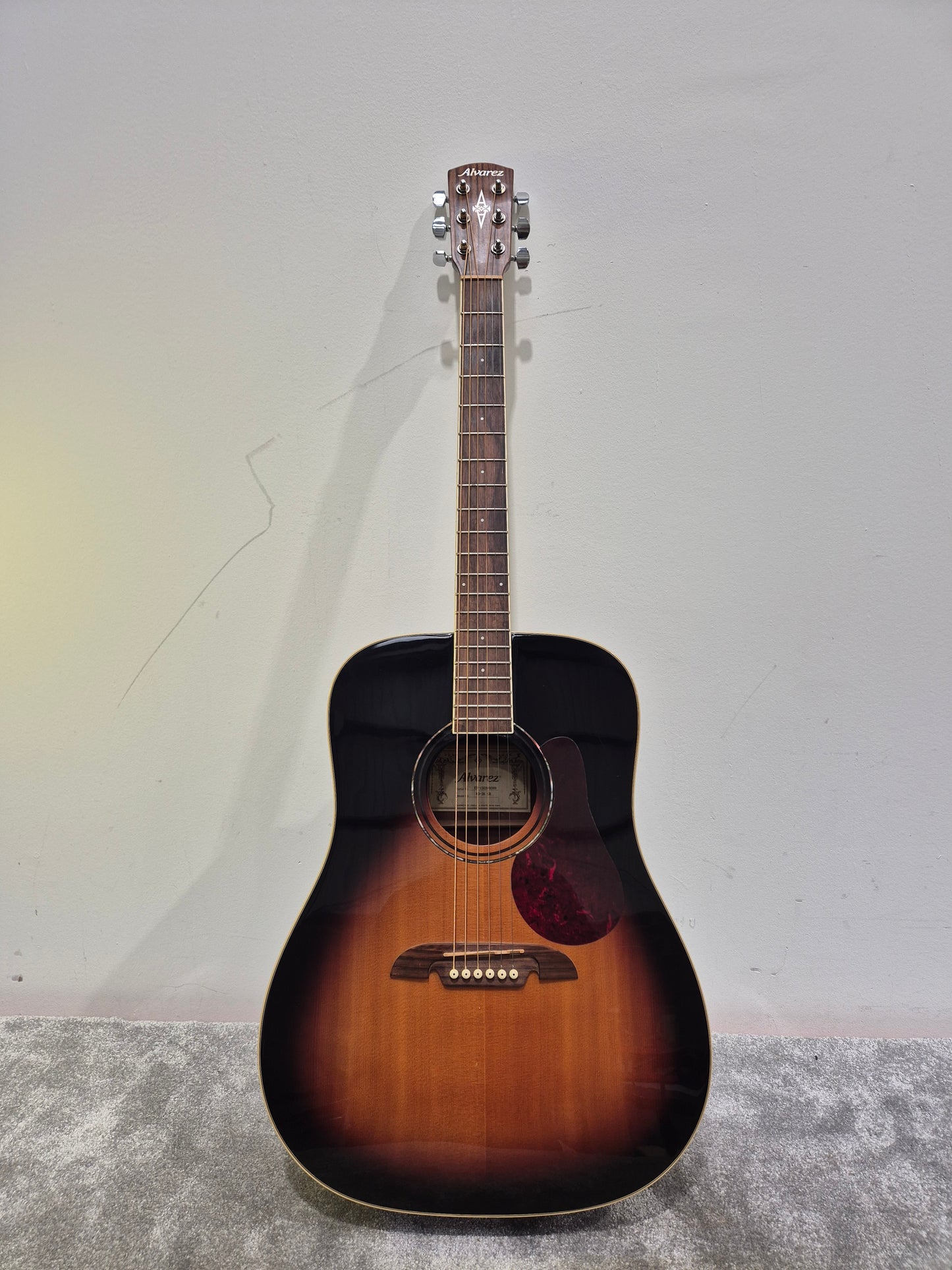 Alvarez RD26SB - Dreadnought Body Acoustic Guitar - Excellent