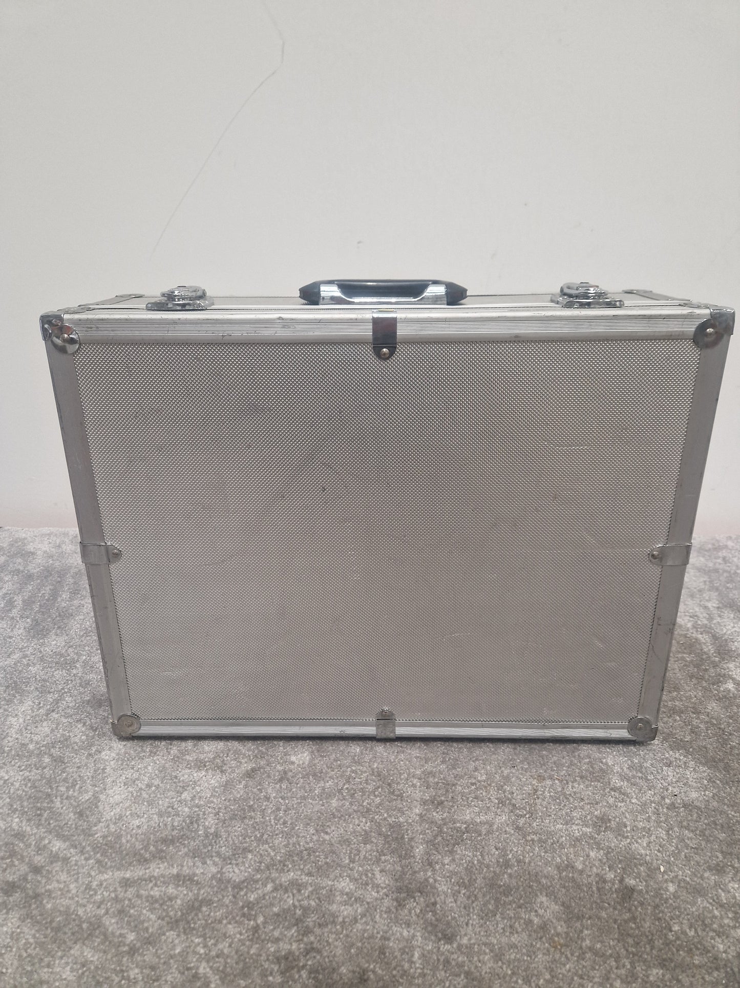 Unbranded Flight Case - Durable, 48cm x 36cm x 10cm, Portable - Good