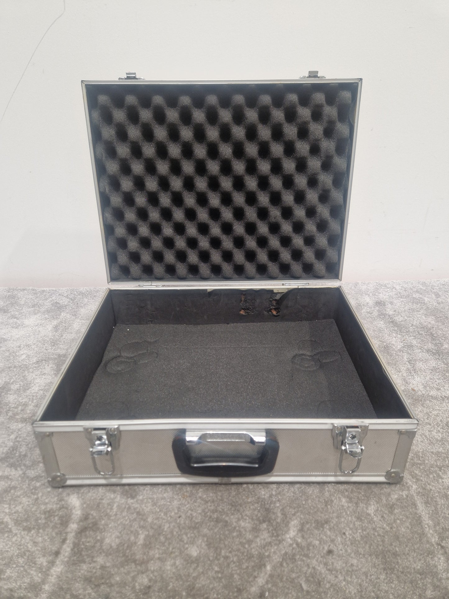 Unbranded Flight Case - Durable, 48cm x 36cm x 10cm, Portable - Good