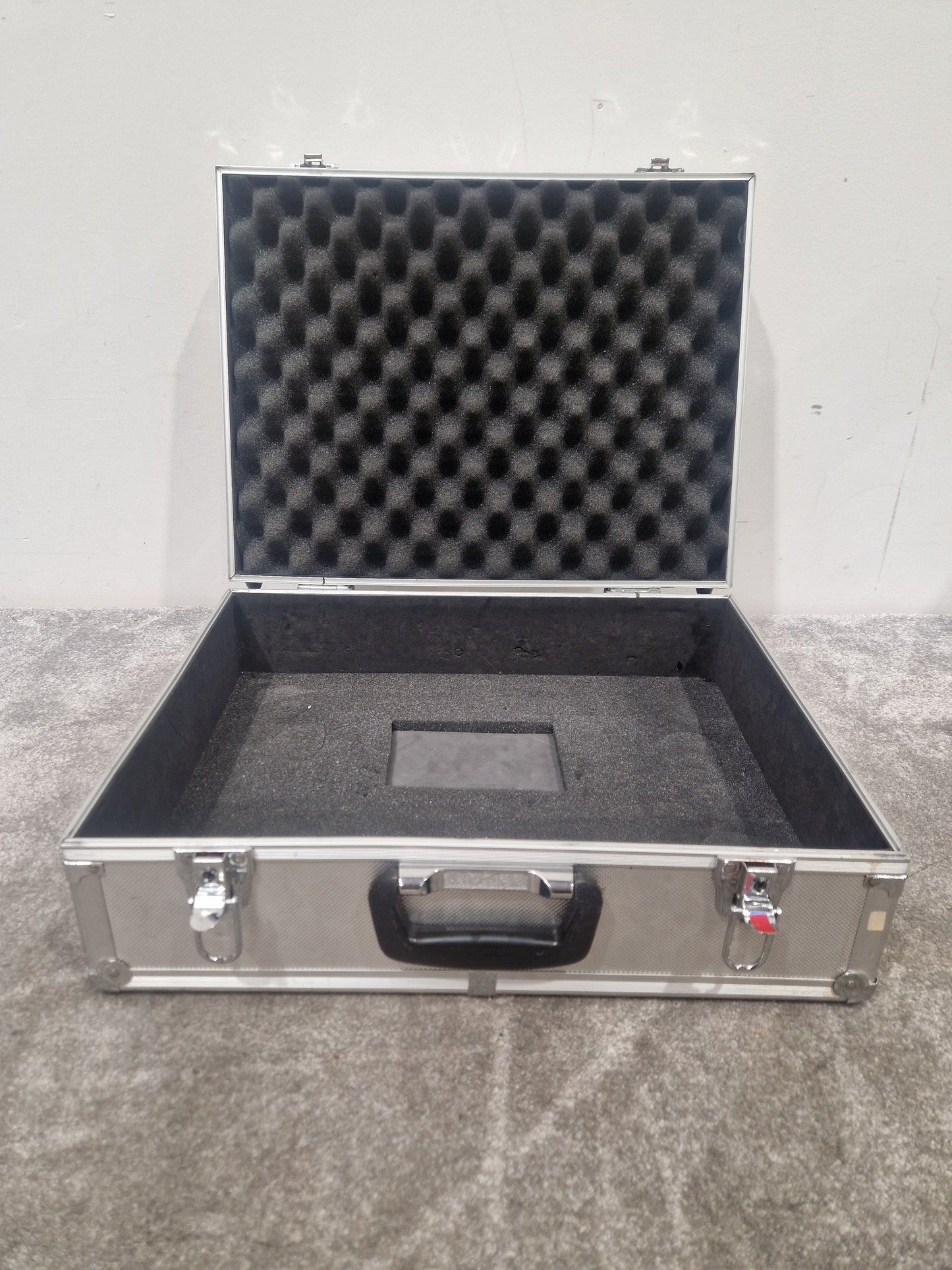 Unbranded Flight Case - 48cm x 36cm x 10cm Durable Construction, Versatile Use - Good