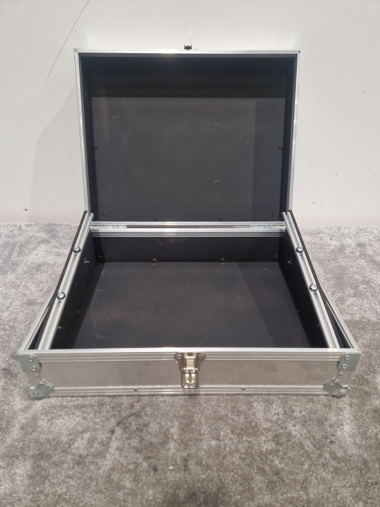 Wilkes Flight  case - 48cm x 38cm x 12cm Durable, Portable - Very Good