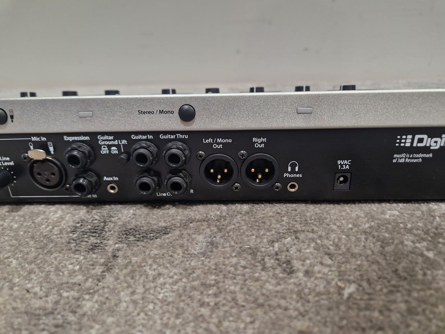 DigiTech Vocalist Live 4 – Harmony & Effects Processor – Excellent w/ Manuals