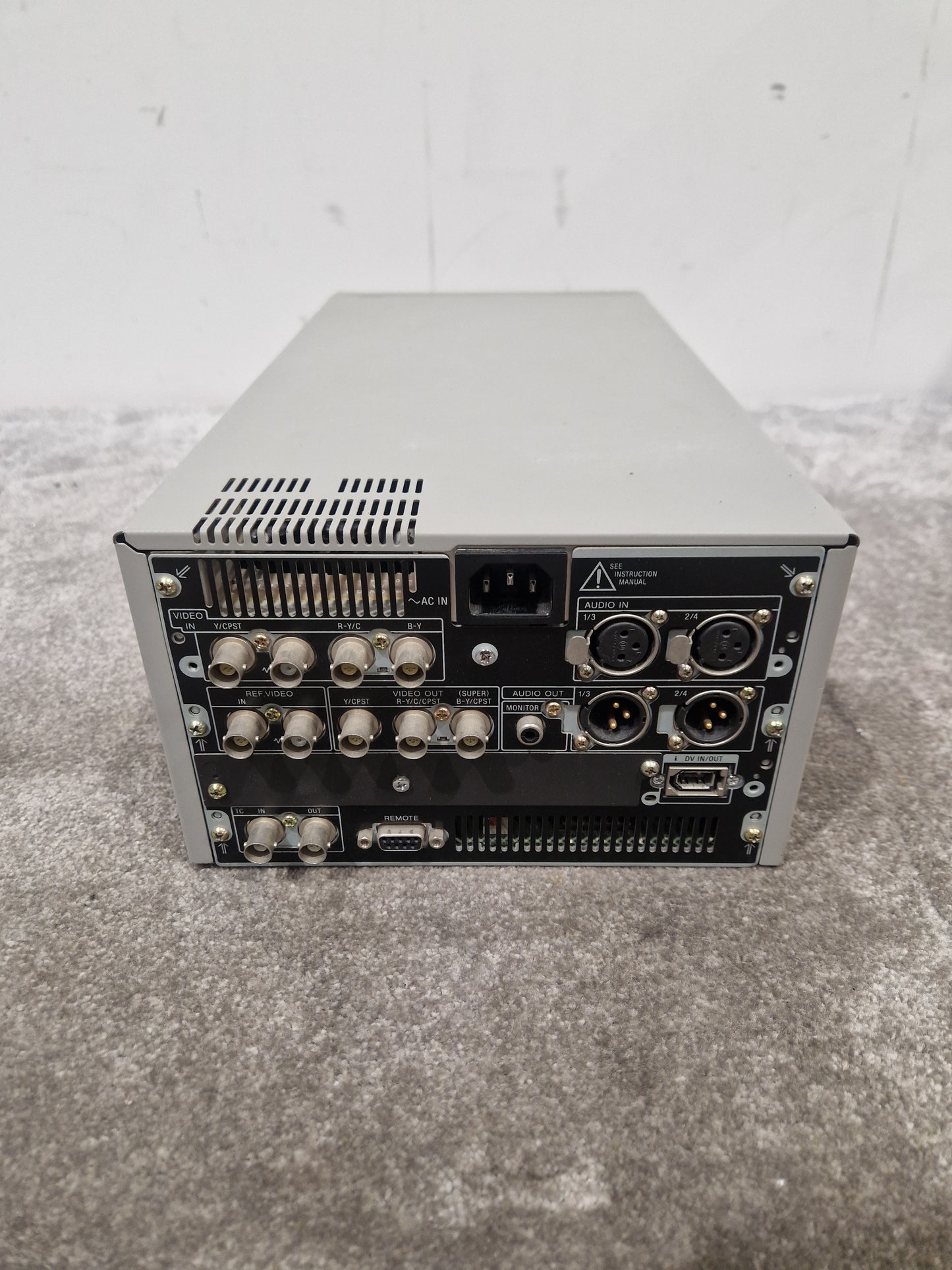 Sony DSR-1500AP - Professional DVCAM Recorder, SDI Output - Very Good