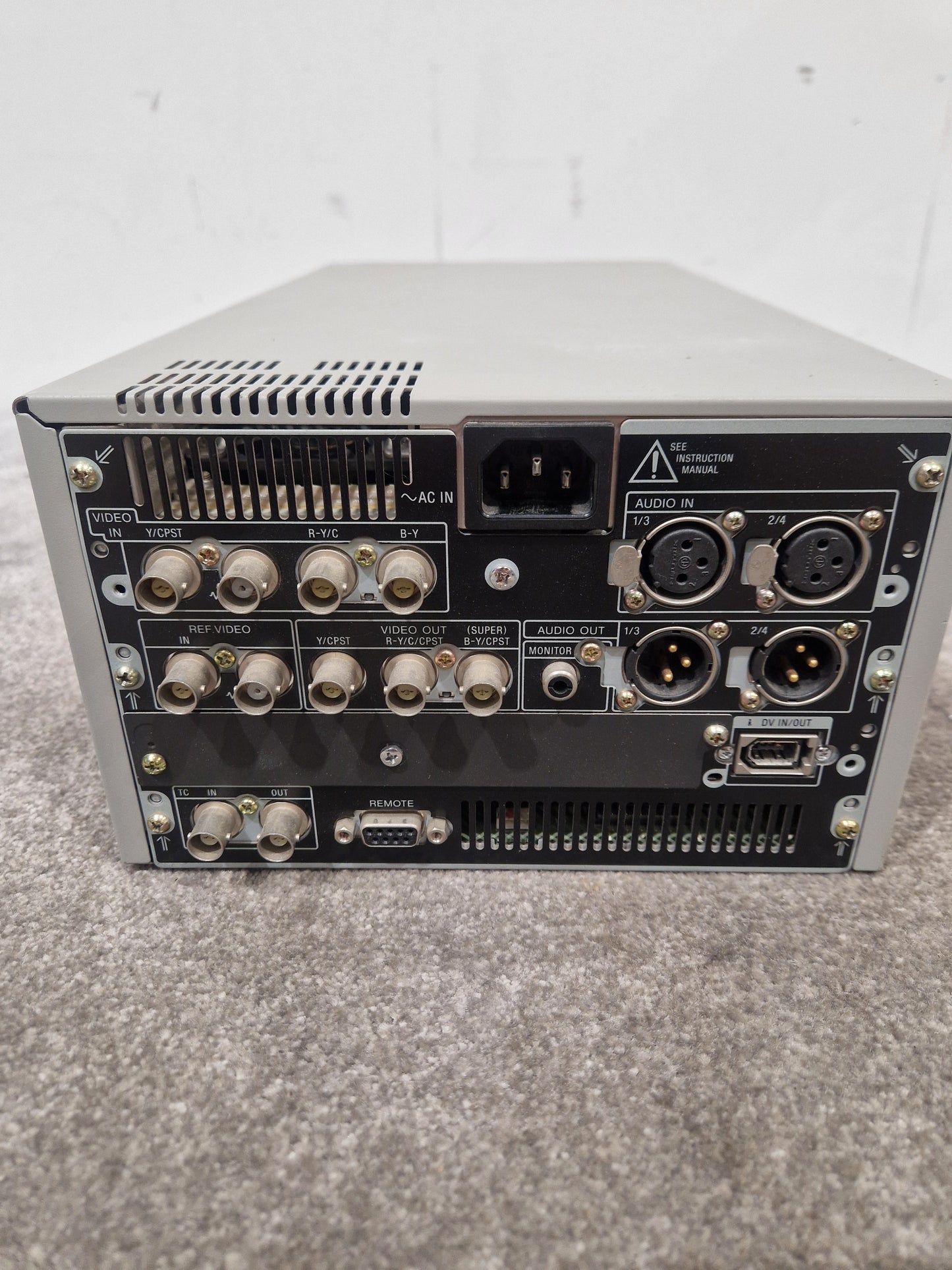 Sony DSR-1500AP - Professional DVCAM Recorder, SDI Output - Very Good