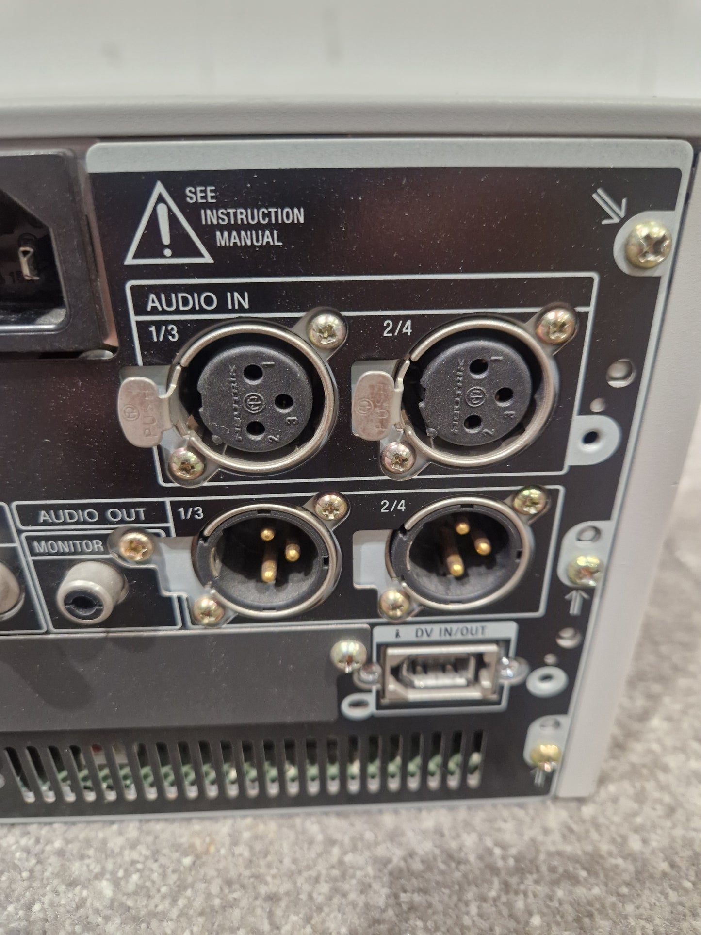 Sony DSR-1500AP - Professional DVCAM Recorder, SDI Output - Very Good