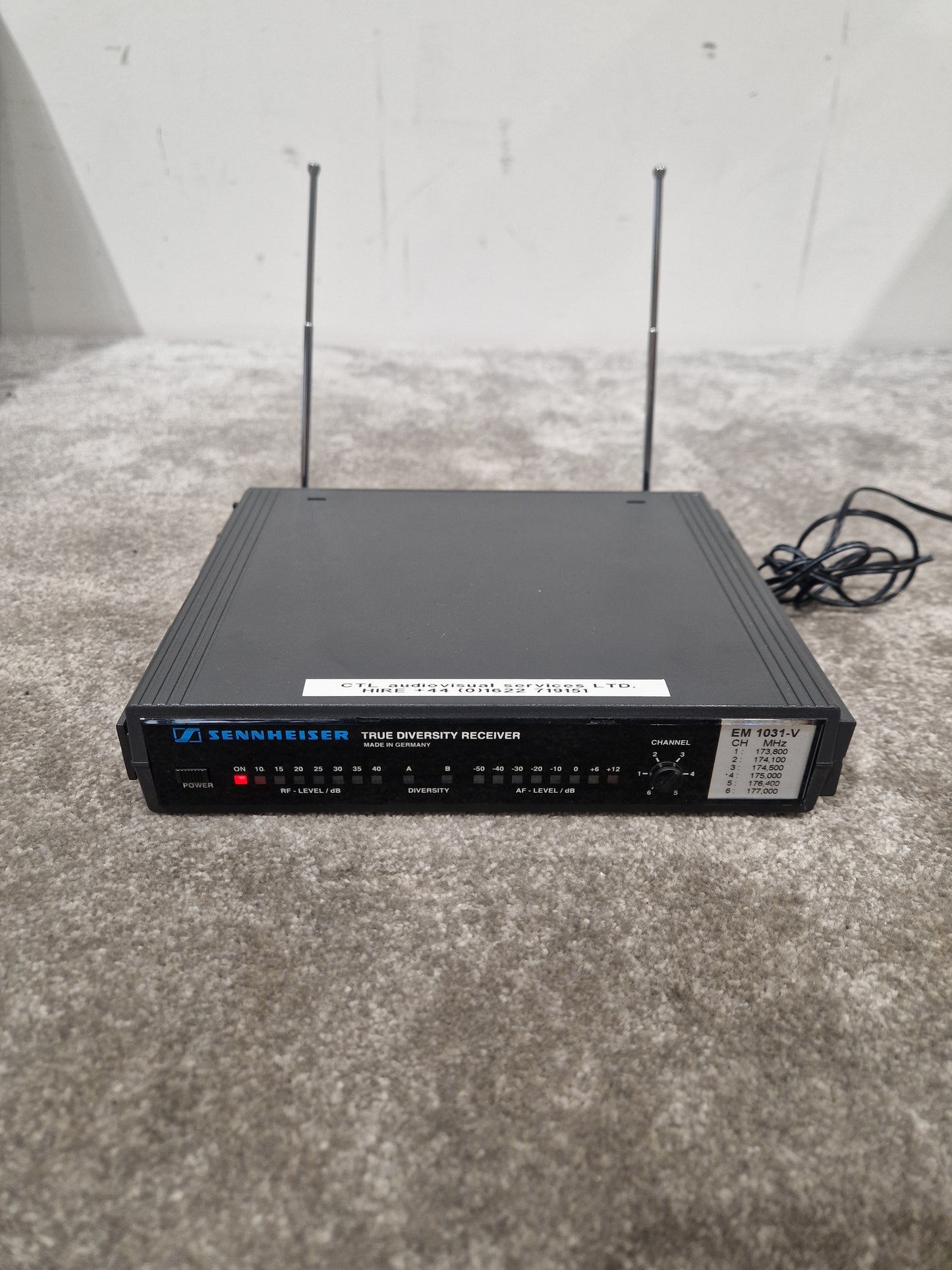 Sennheiser EM1031-V True Diversity Receiver - Professional Audio, True Diversity Technology - Excellent w/ Power Supply & Hard Case & Sennheiser Mic Transmitter