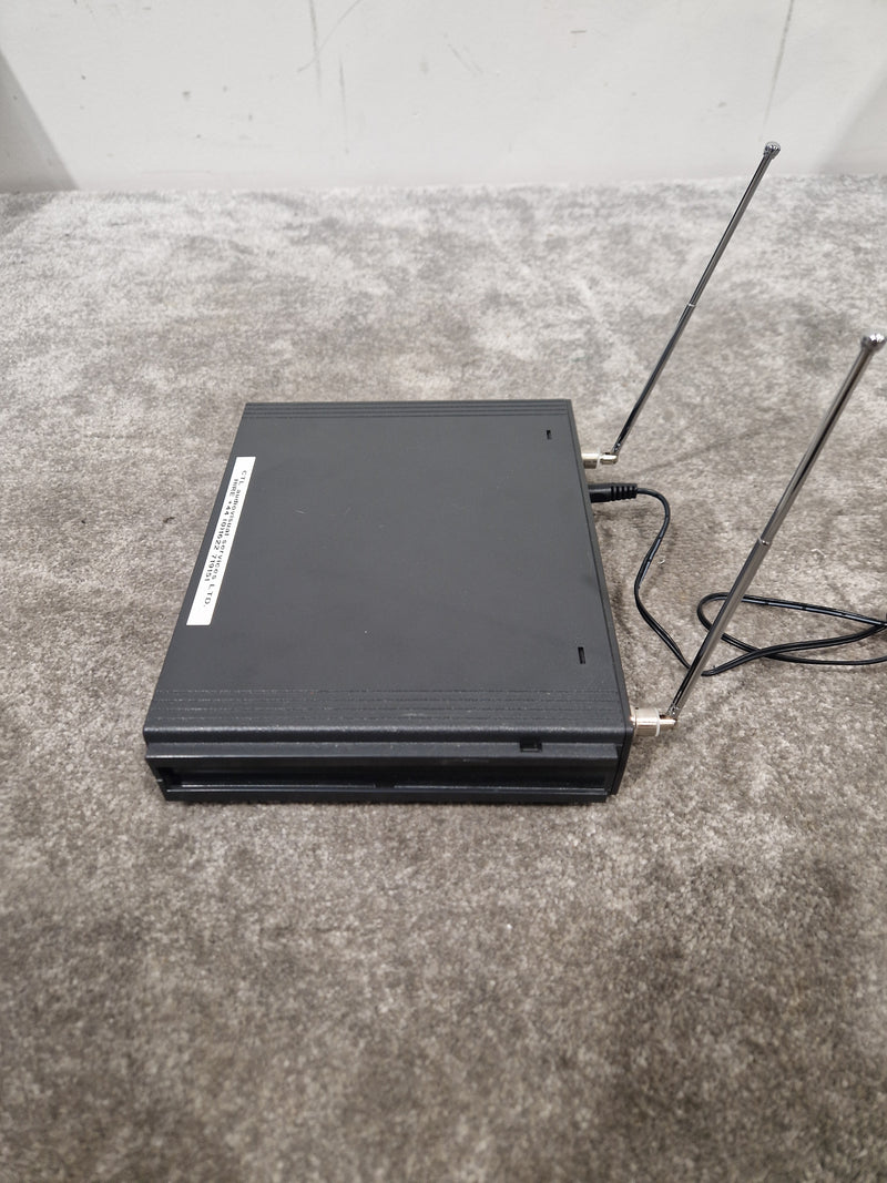 Sennheiser EM1031-V True Diversity Receiver - Professional Audio, True Diversity Technology - Excellent w/ Power Supply & Hard Case & Sennheiser Mic Transmitter - Image 9