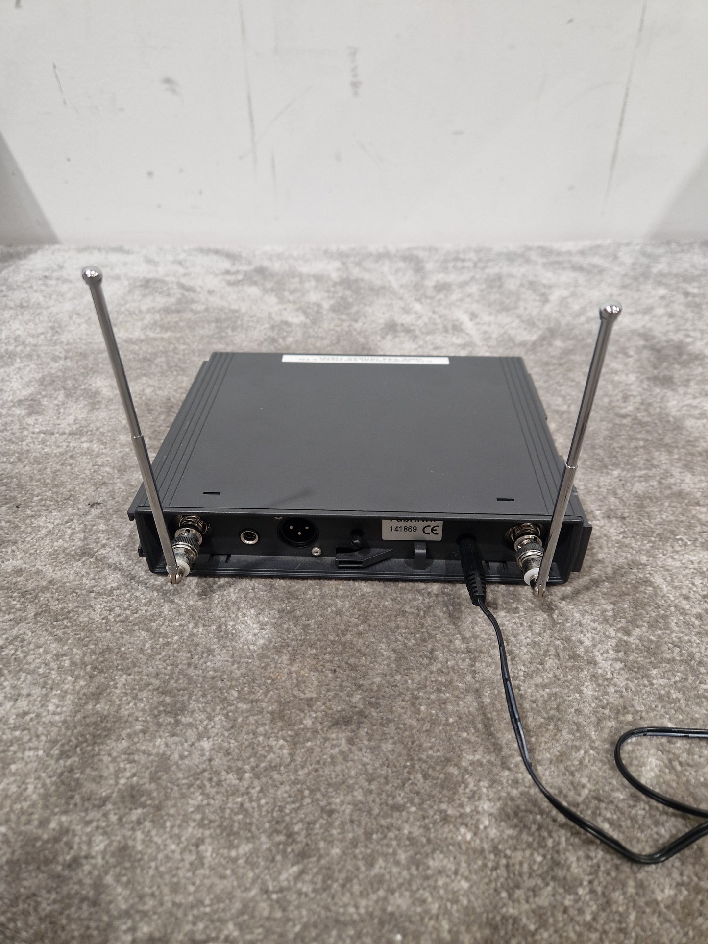 Sennheiser EM1031-V True Diversity Receiver - Professional Audio, True Diversity Technology - Excellent w/ Power Supply & Hard Case & Sennheiser Mic Transmitter