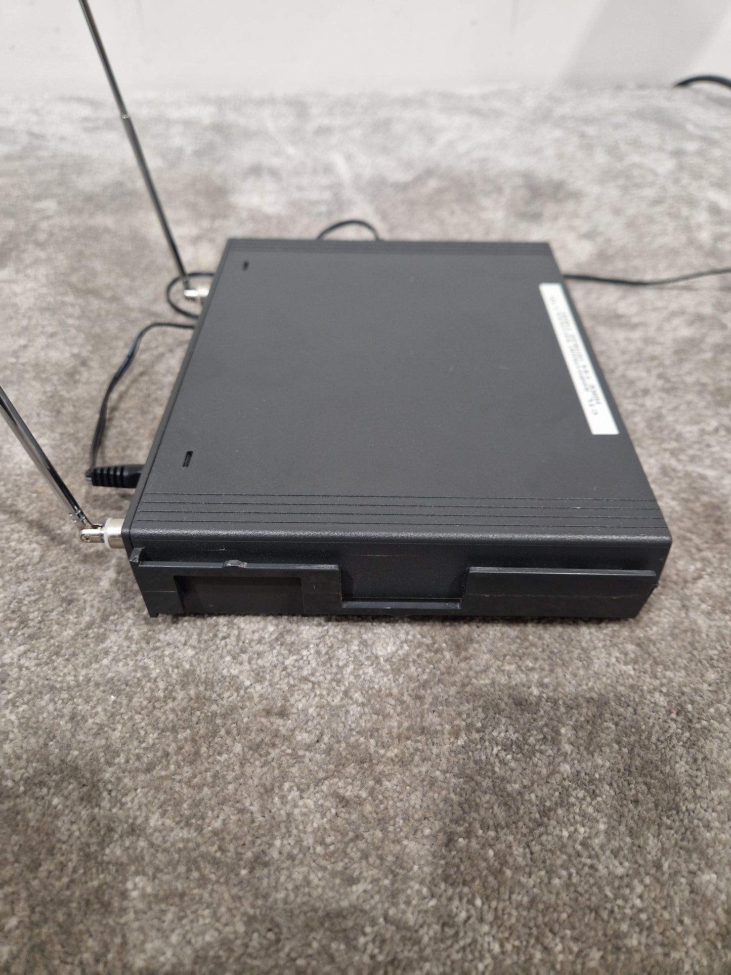 Sennheiser EM1031-V True Diversity Receiver - Professional Audio, True Diversity Technology - Excellent w/ Power Supply & Hard Case & Sennheiser Mic Transmitter