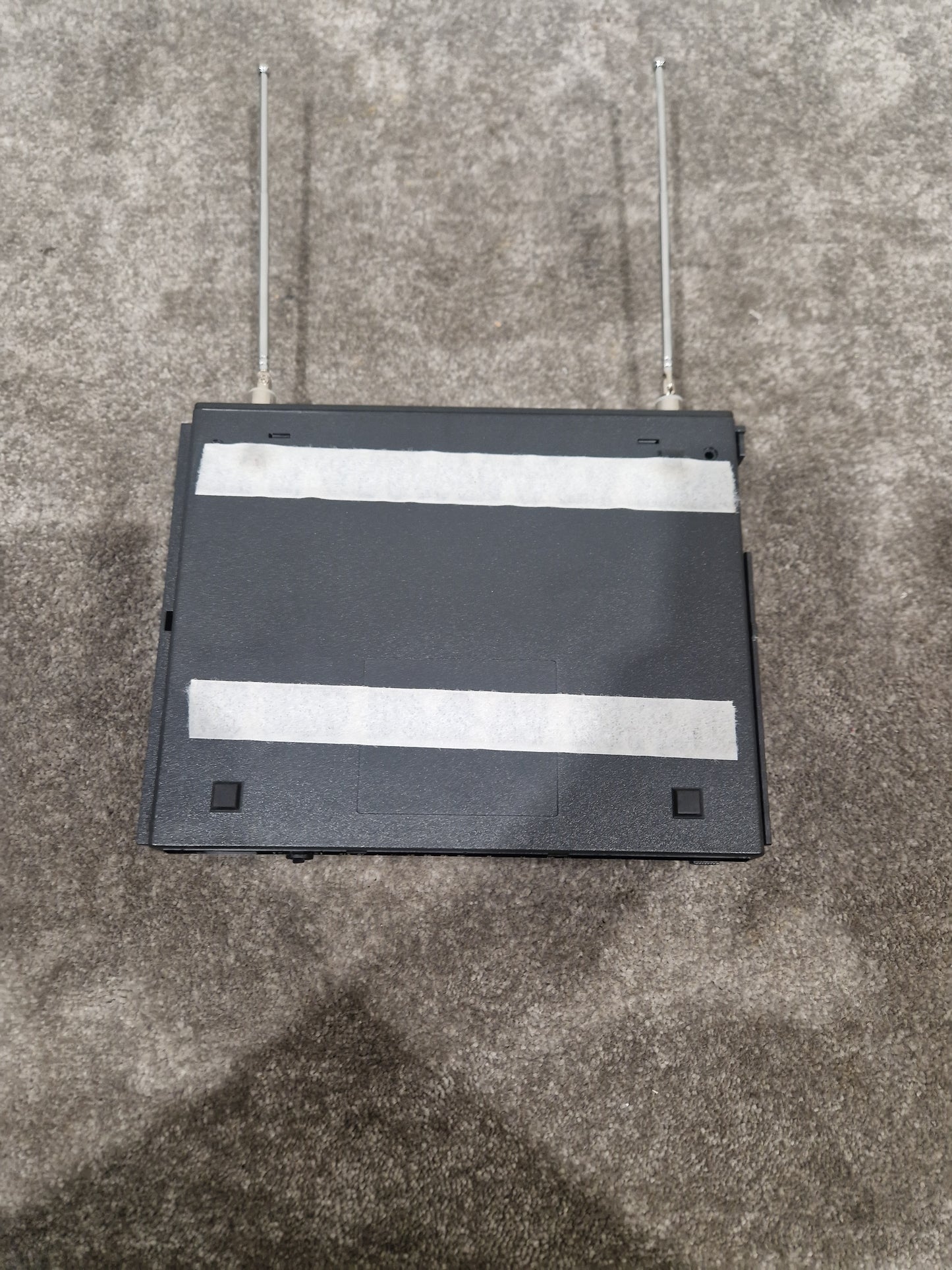 Sennheiser EM1031-V True Diversity Receiver - Professional Audio, True Diversity Technology - Excellent w/ Power Supply & Hard Case & Sennheiser Mic Transmitter