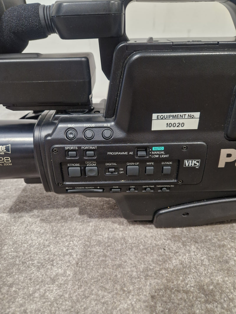 Panasonic NV-M50 - Professional Video Camera, 3-CCD Technology - Very Good w/ Power Supply & Hard Case & Camera Accessories & Adapter - Image 11
