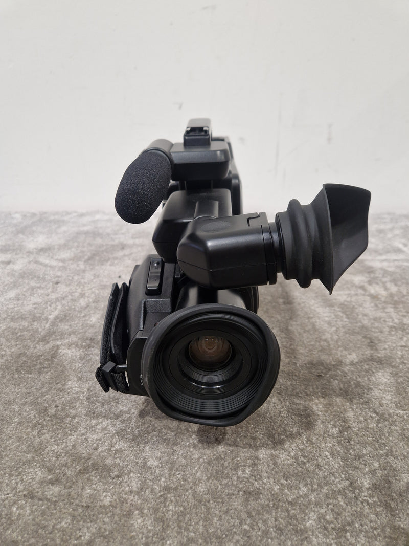 Panasonic NV-M50 - Professional Video Camera, 3-CCD Technology - Very Good w/ Power Supply & Hard Case & Camera Accessories & Adapter - Image 14