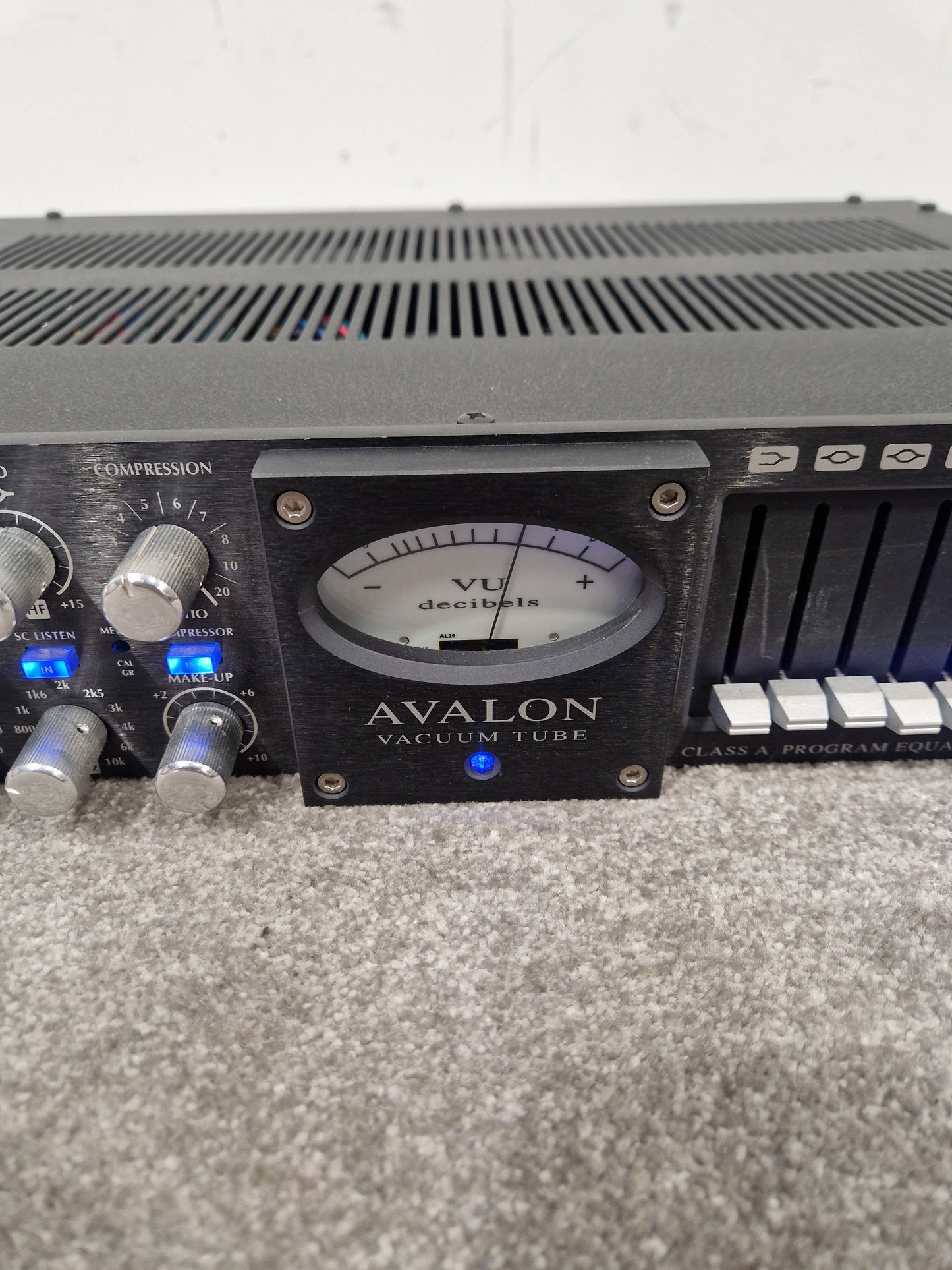 Avalon VT-747SP – Stereo Opto-Compressor & EQ – Excellent w/ Box & PSU