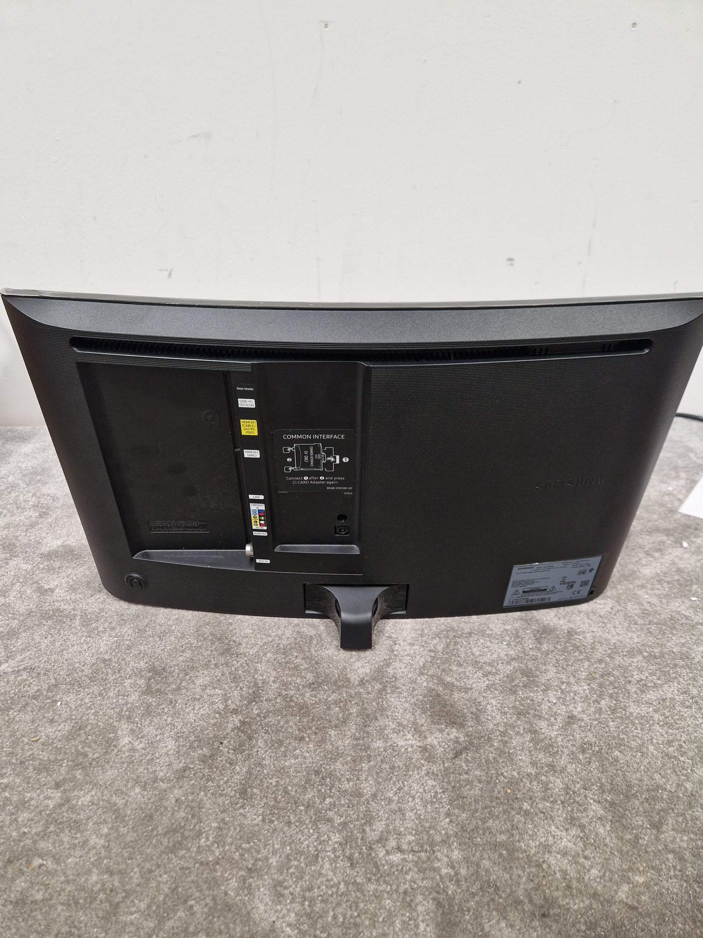 Samsung V24F39S - Curved LED Monitor - Excellent w/ Original Box & Power Supply (Read condition note)