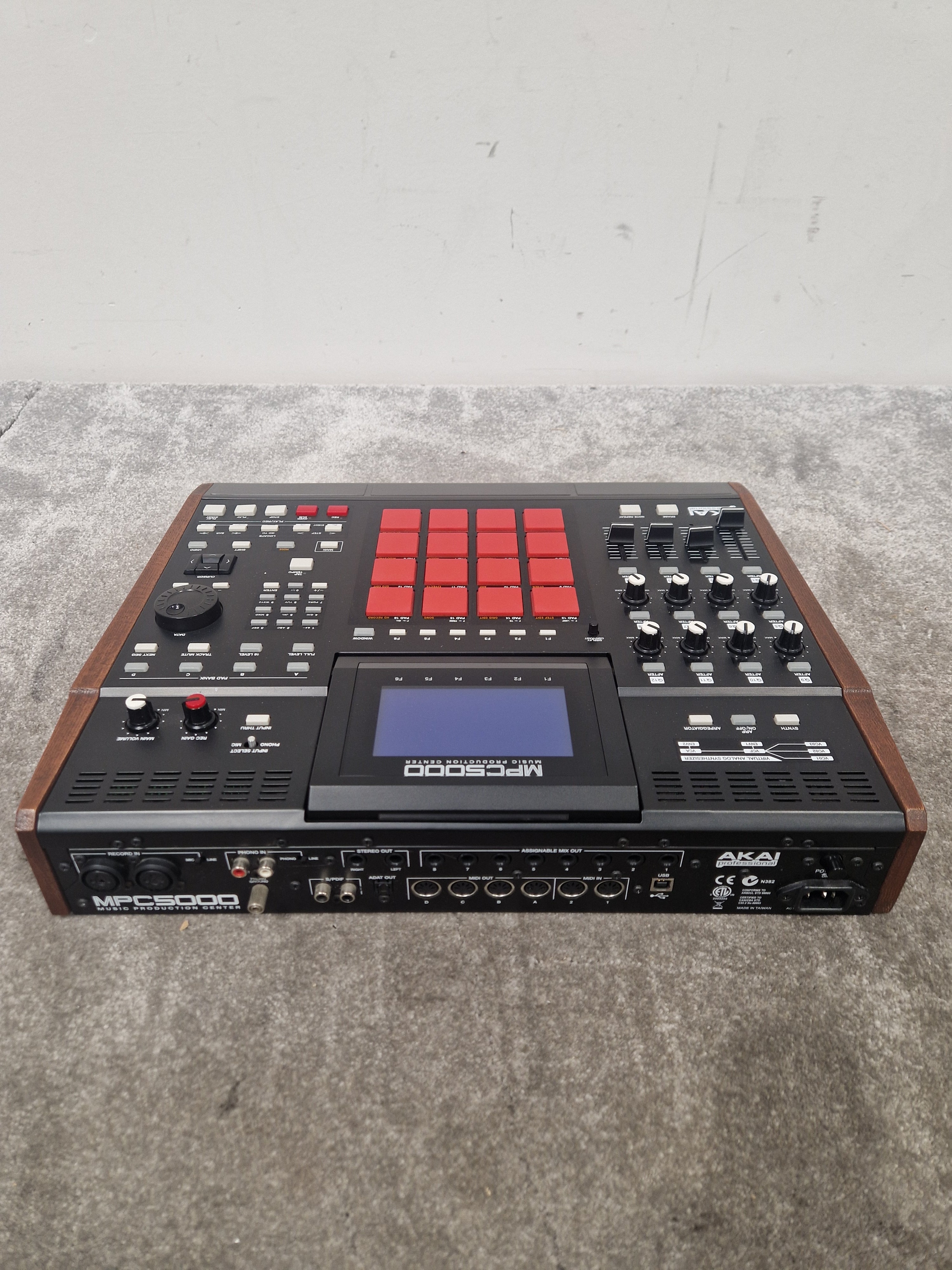 Akai Mpc 5000 - Music Production Center, 64-Track MIDI Sequencer
