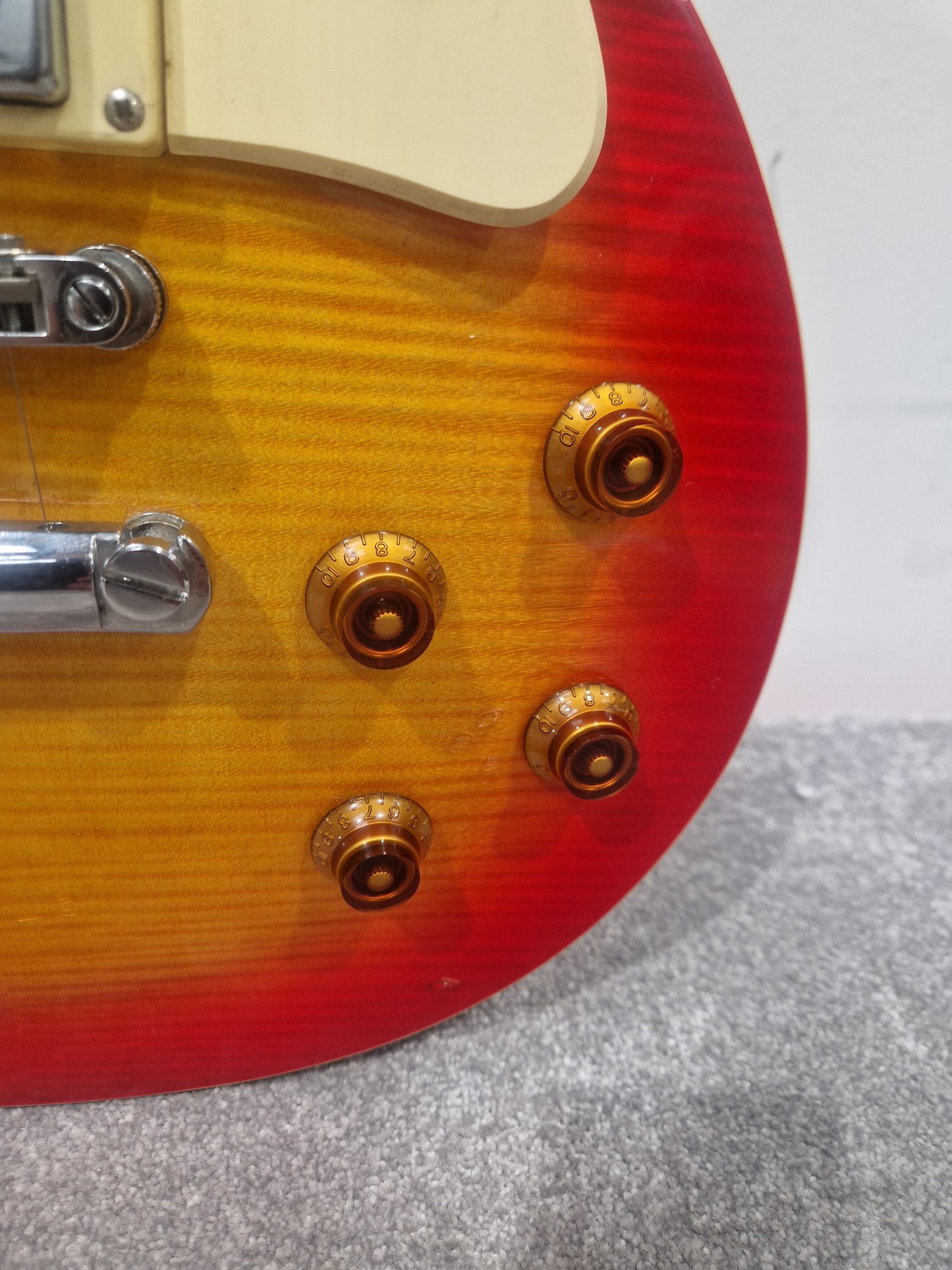 Epiphone Les Paul Standard Sunburst - Mahogany Body, Rosewood Fretboard - Good w/ Stagg soft case