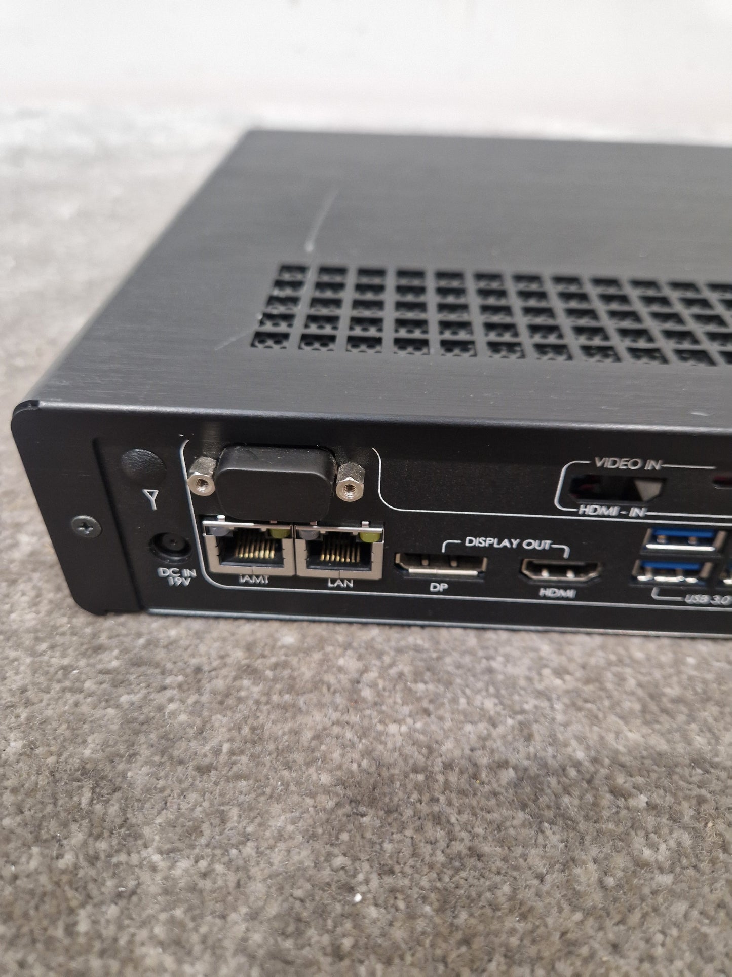 Kramer Via Collage Wireless Presentation Hub - Wireless Connectivity, Easy Setup - Very Good