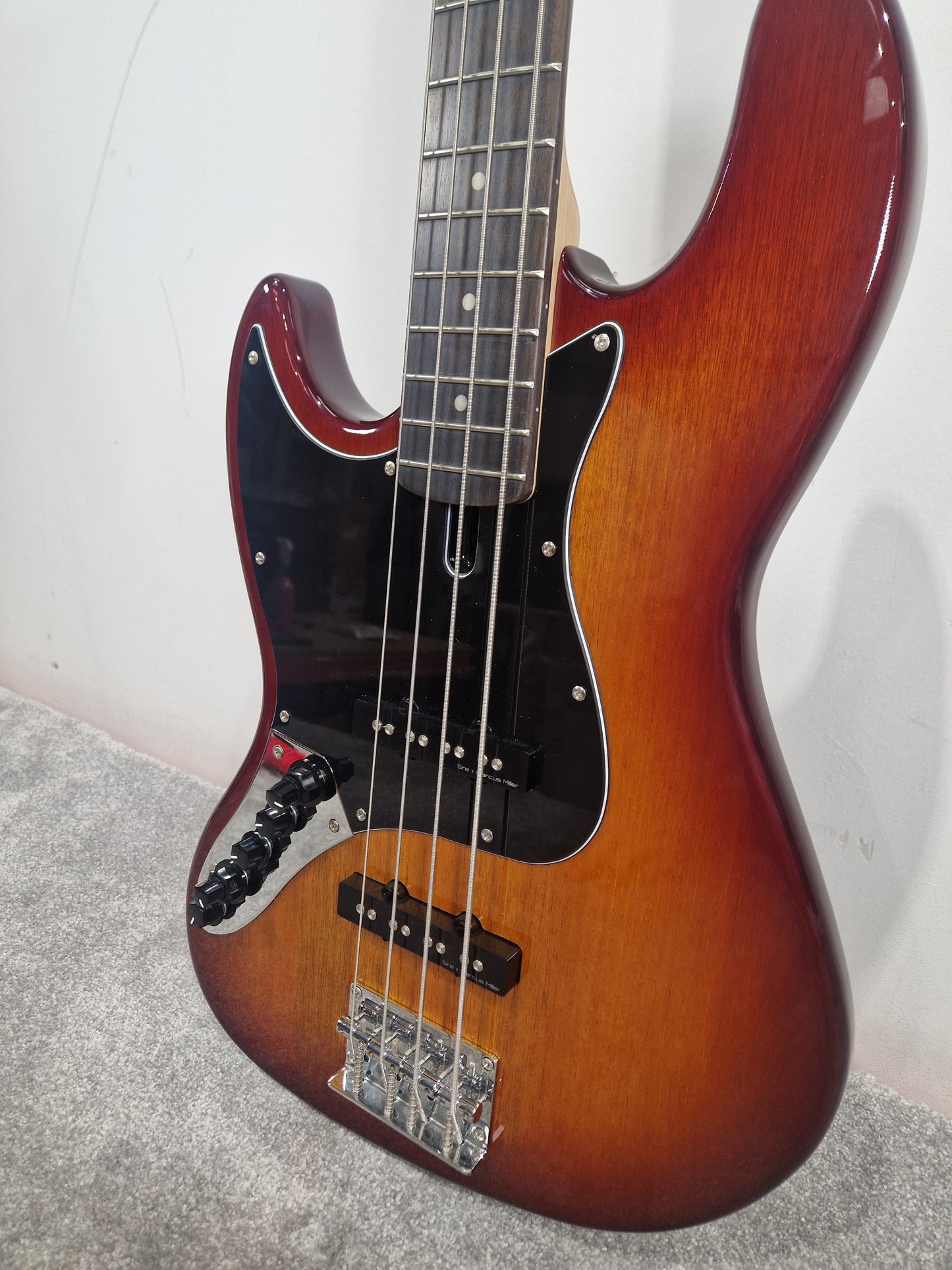 Sire Marcus Miller V3 Left Handed - 4-String Bass, Maple Neck - Excellent