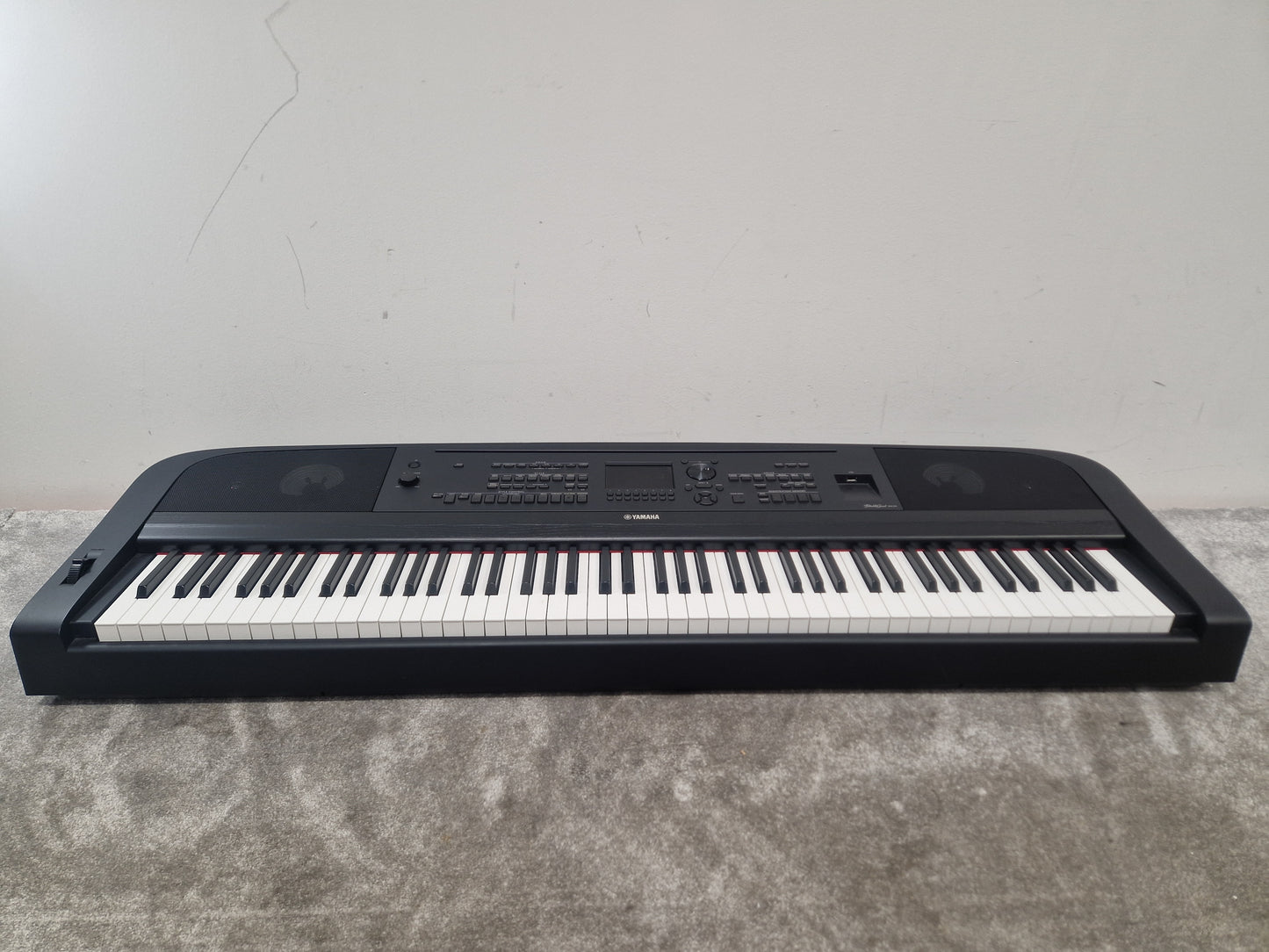 Yamaha Dgx 670 Keyboard - 88-Key Weighted Action, GHS Keyboard - Excellent w/ Original Box & Power Supply & Keyboard stand & seat