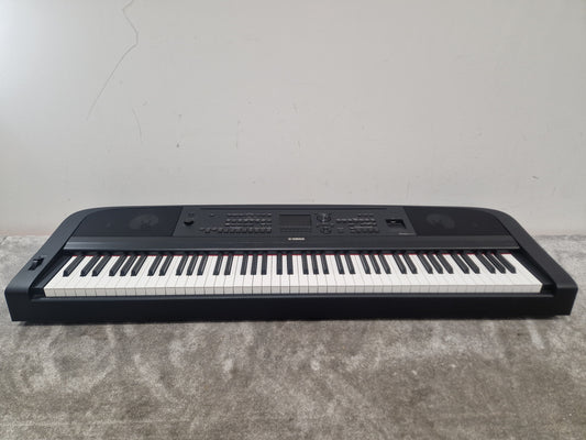 Yamaha Dgx 670 Keyboard - 88-Key Weighted Action, GHS Keyboard - Excellent w/ Original Box & Power Supply & Keyboard stand & seat
