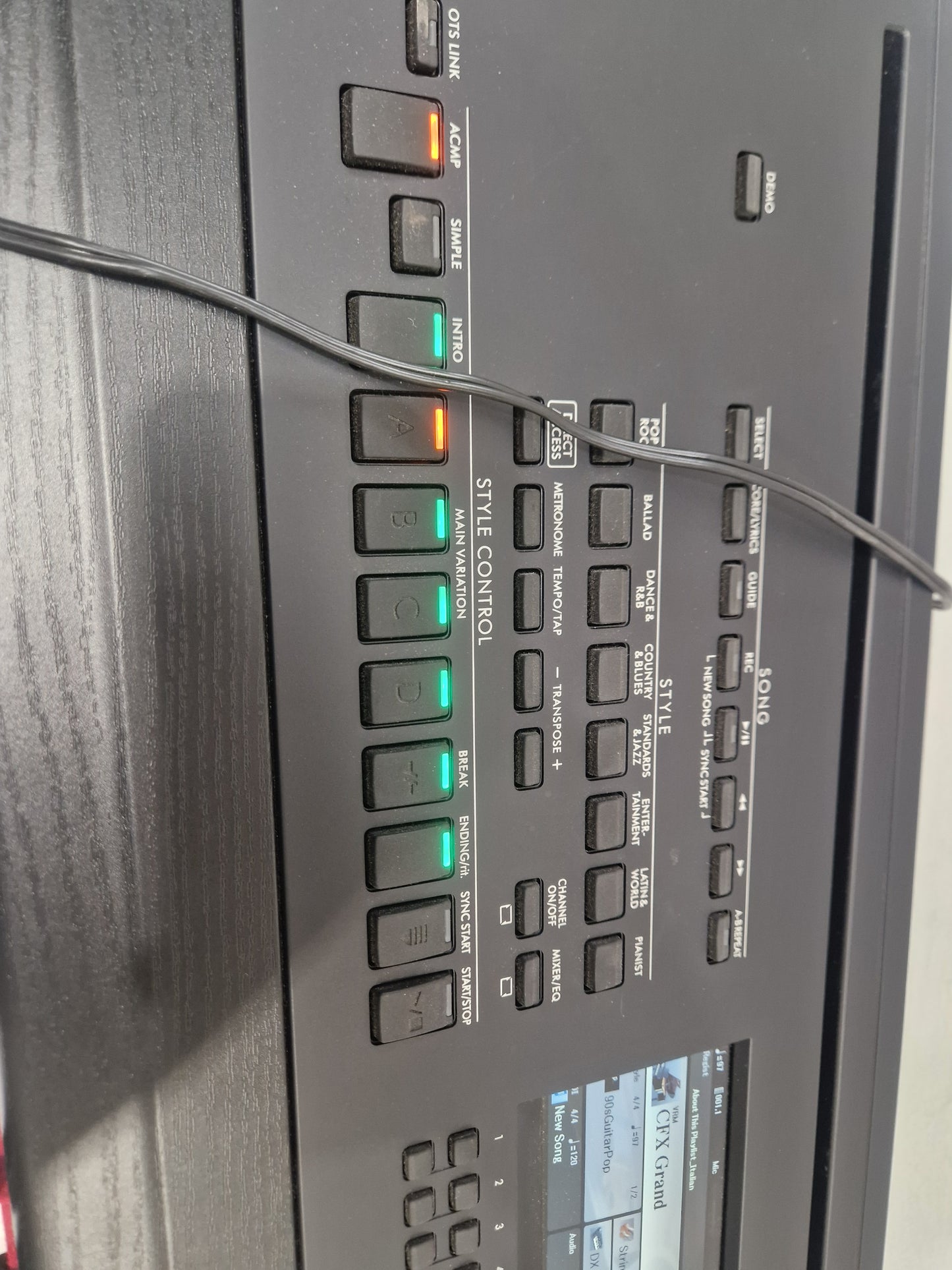 Yamaha Dgx 670 Keyboard - 88-Key Weighted Action, GHS Keyboard - Excellent w/ Original Box & Power Supply & Keyboard stand & seat