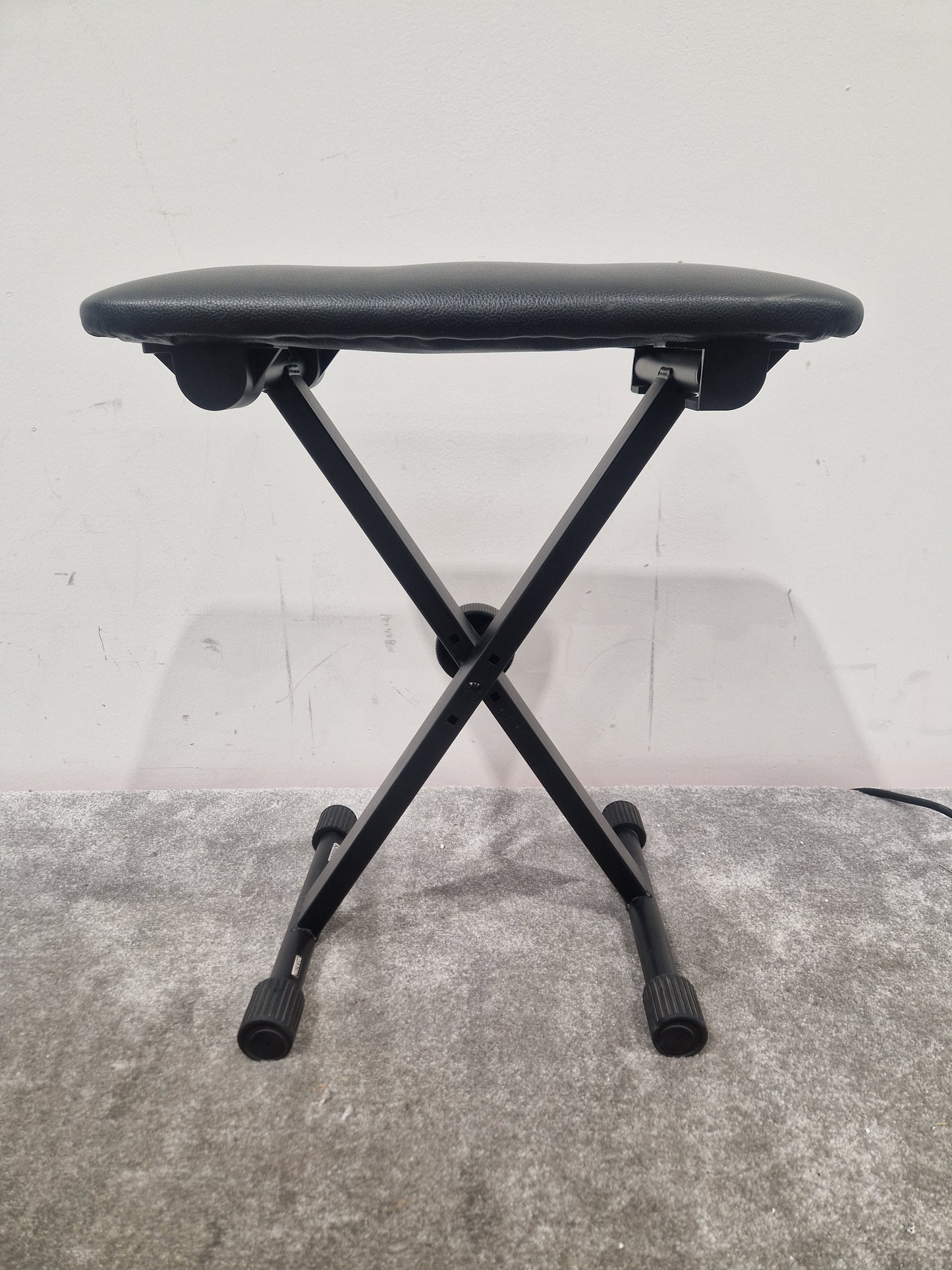 Yamaha Dgx 670 Keyboard - 88-Key Weighted Action, GHS Keyboard - Excellent w/ Original Box & Power Supply & Keyboard stand & seat