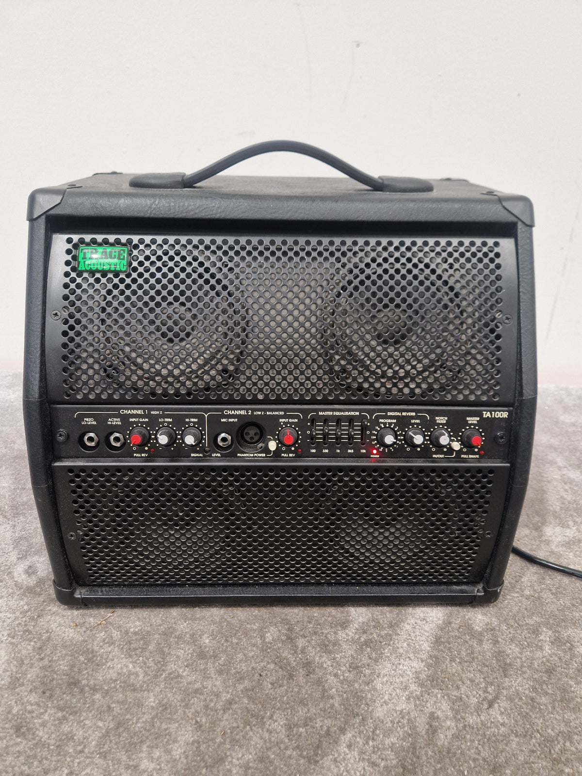 Trace Acoustic TA100R Amplifier - 2 Channels - Good w/ Power Supply